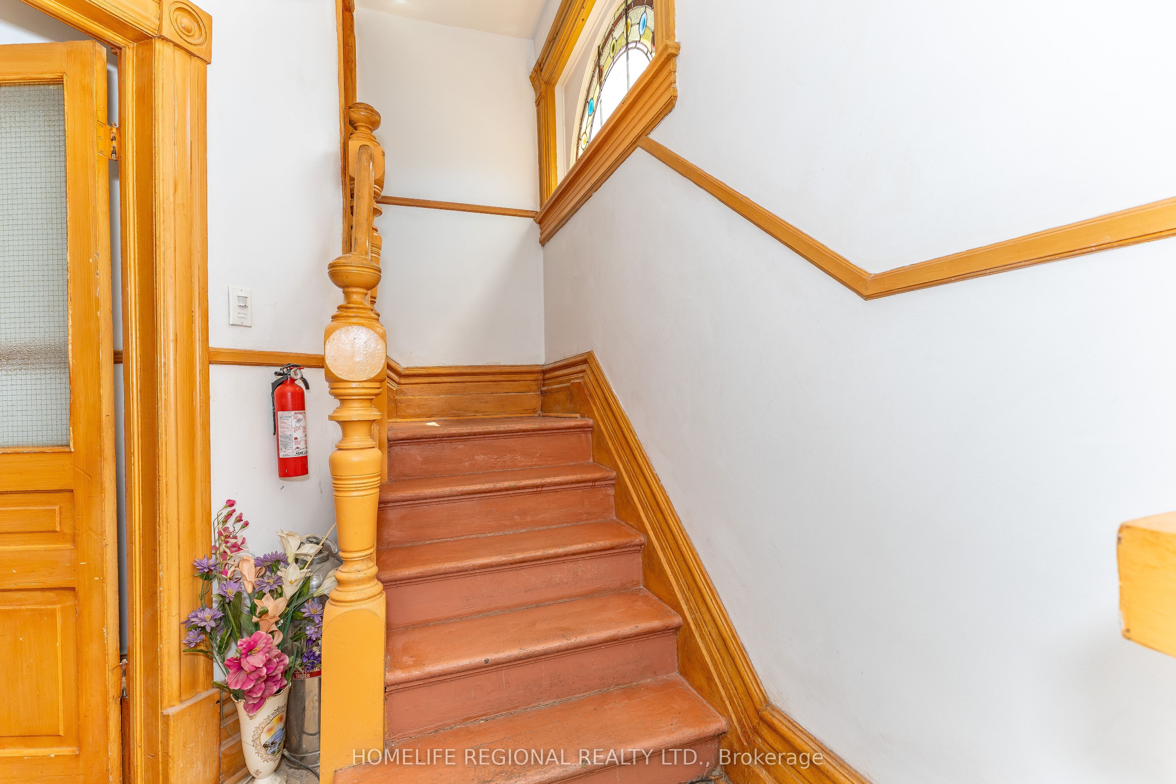 Additional image 3 of 237 Roxton Road, Toronto, ON, M6G 3R1