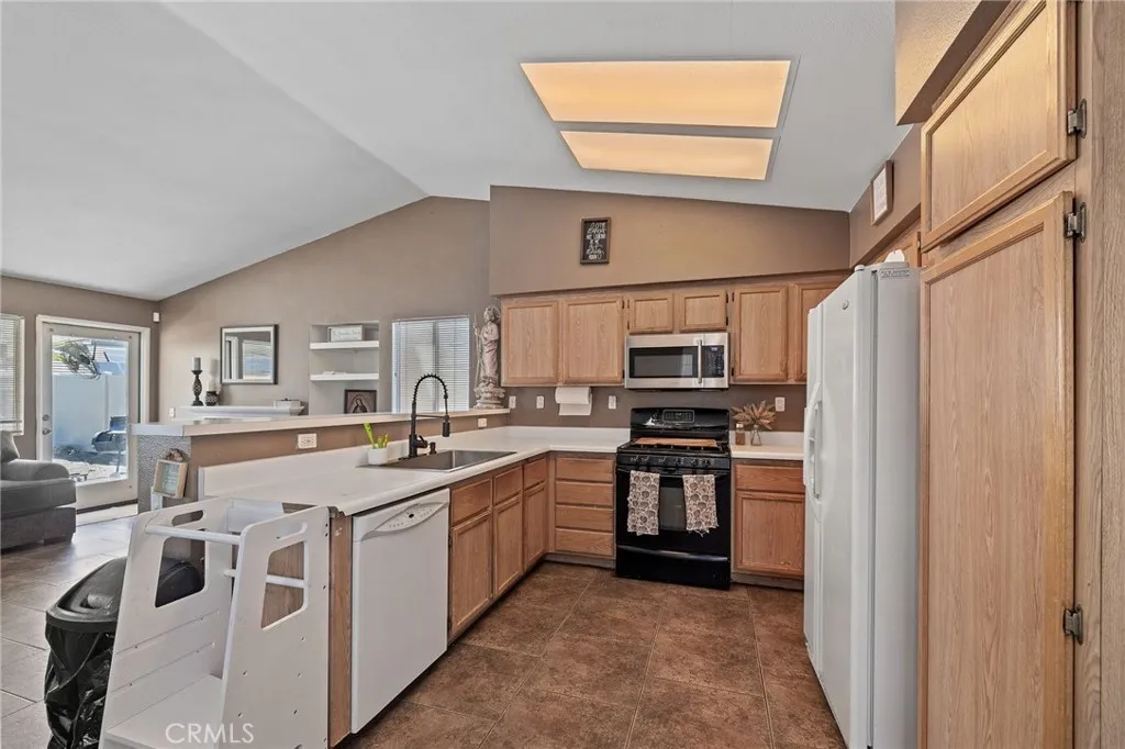 25076 Sansome St, Hemet, CA 92544 photo 2