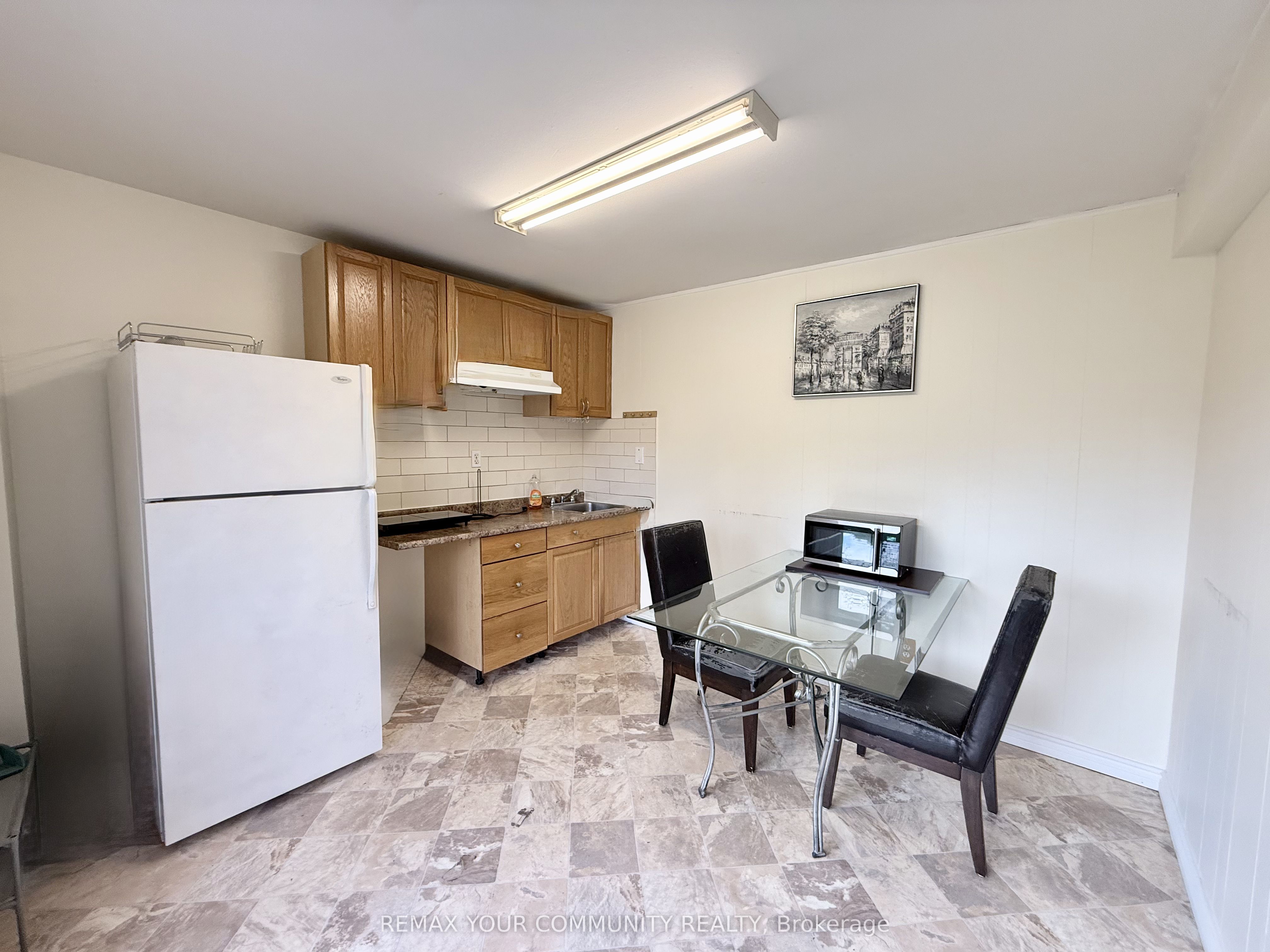 Additional image 3 of Back Unit-17 Regatta Crescent, Toronto, ON, M2R 2X7
