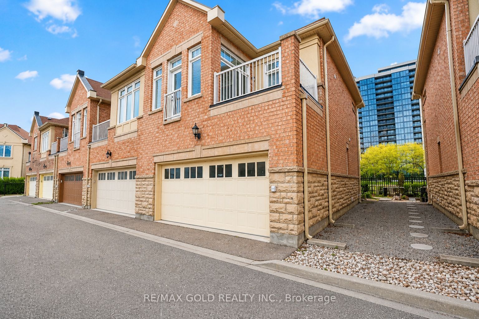 Additional image 2 of 2032 Lakeshore Road W, Mississauga, ON, L5J 1J8