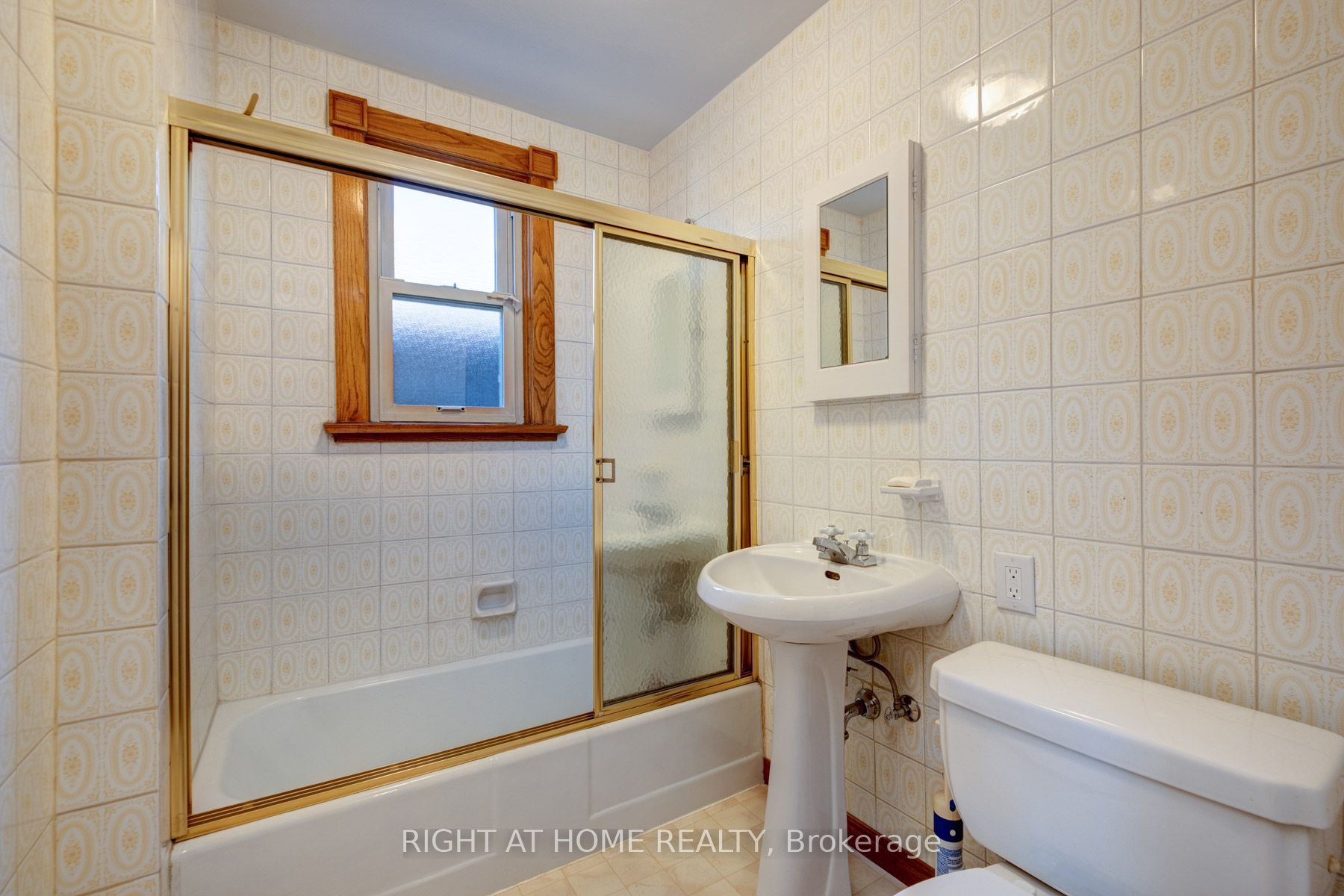 Additional image 6 of Main-952 Coxwell Avenue, Toronto, ON, M4C 3G3