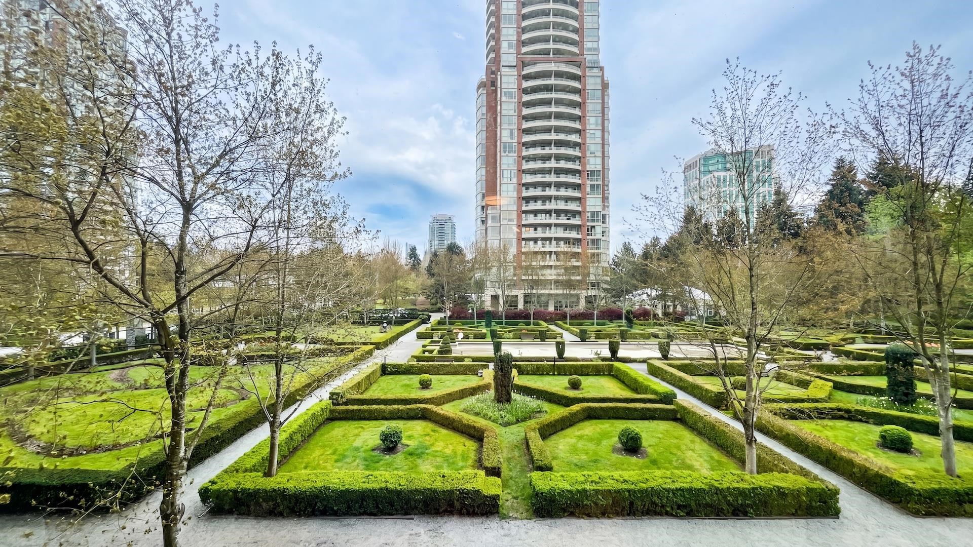 Additional image 2 of 301-7368 Sandborne Avenue, Burnaby, BC, V3N 5C5