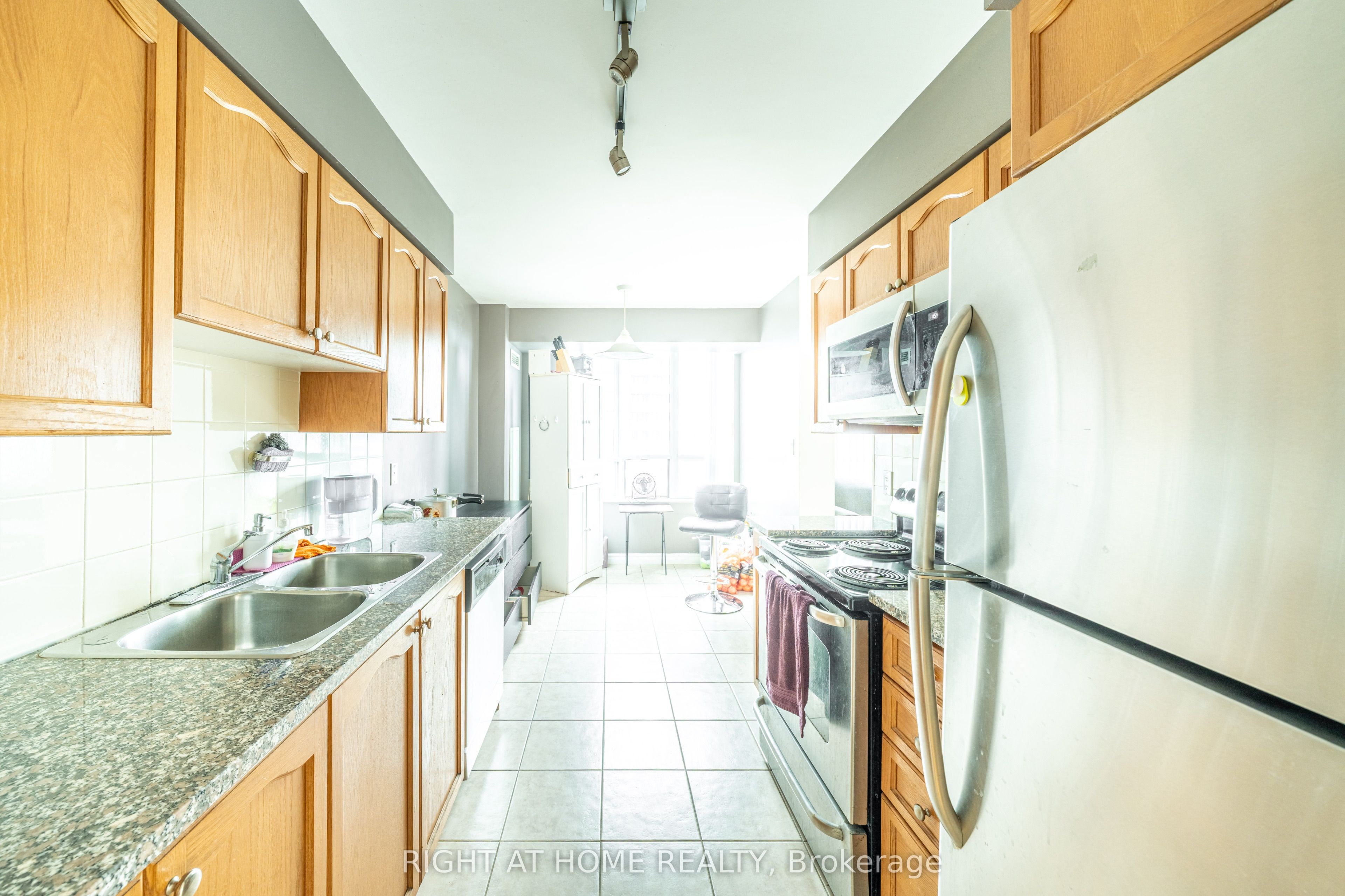 Additional image 3 of 711-335 Rathburn Road W, Mississauga, ON, L5B 0C8