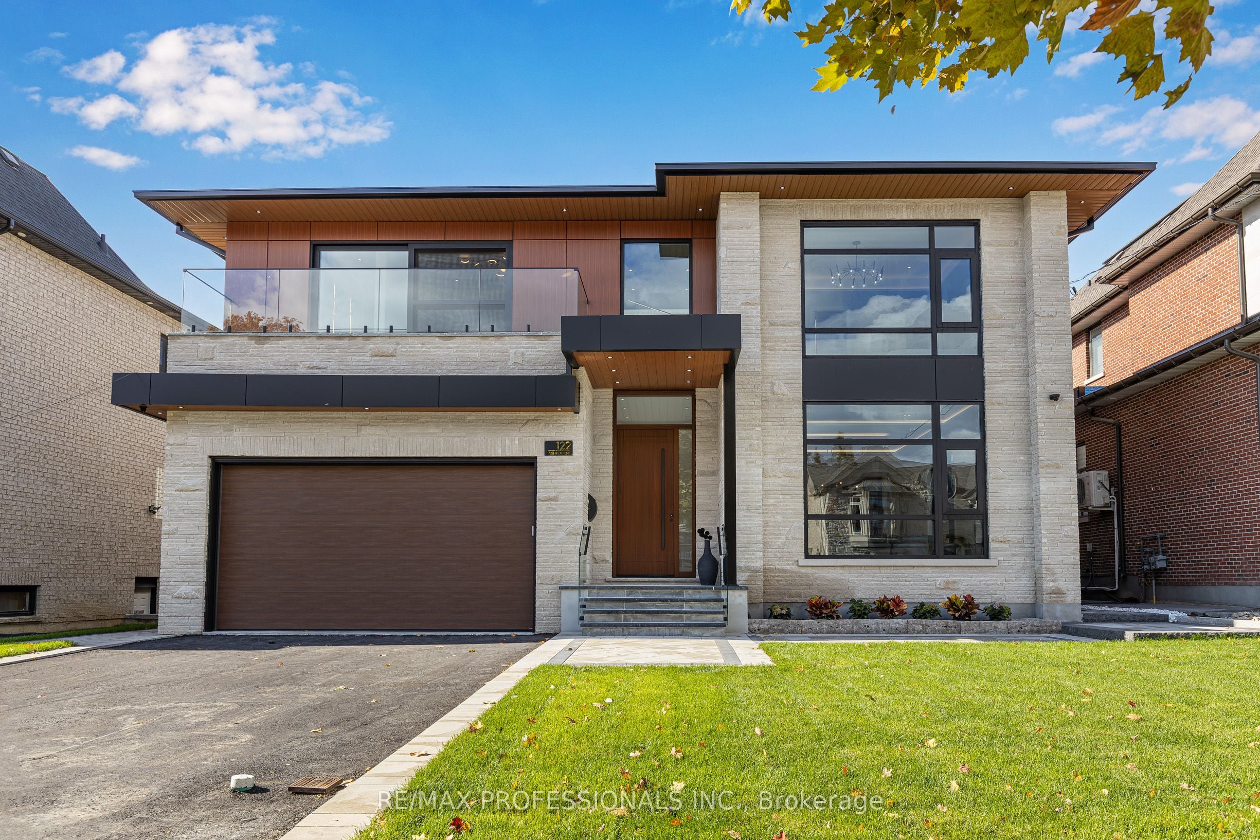 122 Ashbourne Drive, Toronto, ON, M9B 4H8