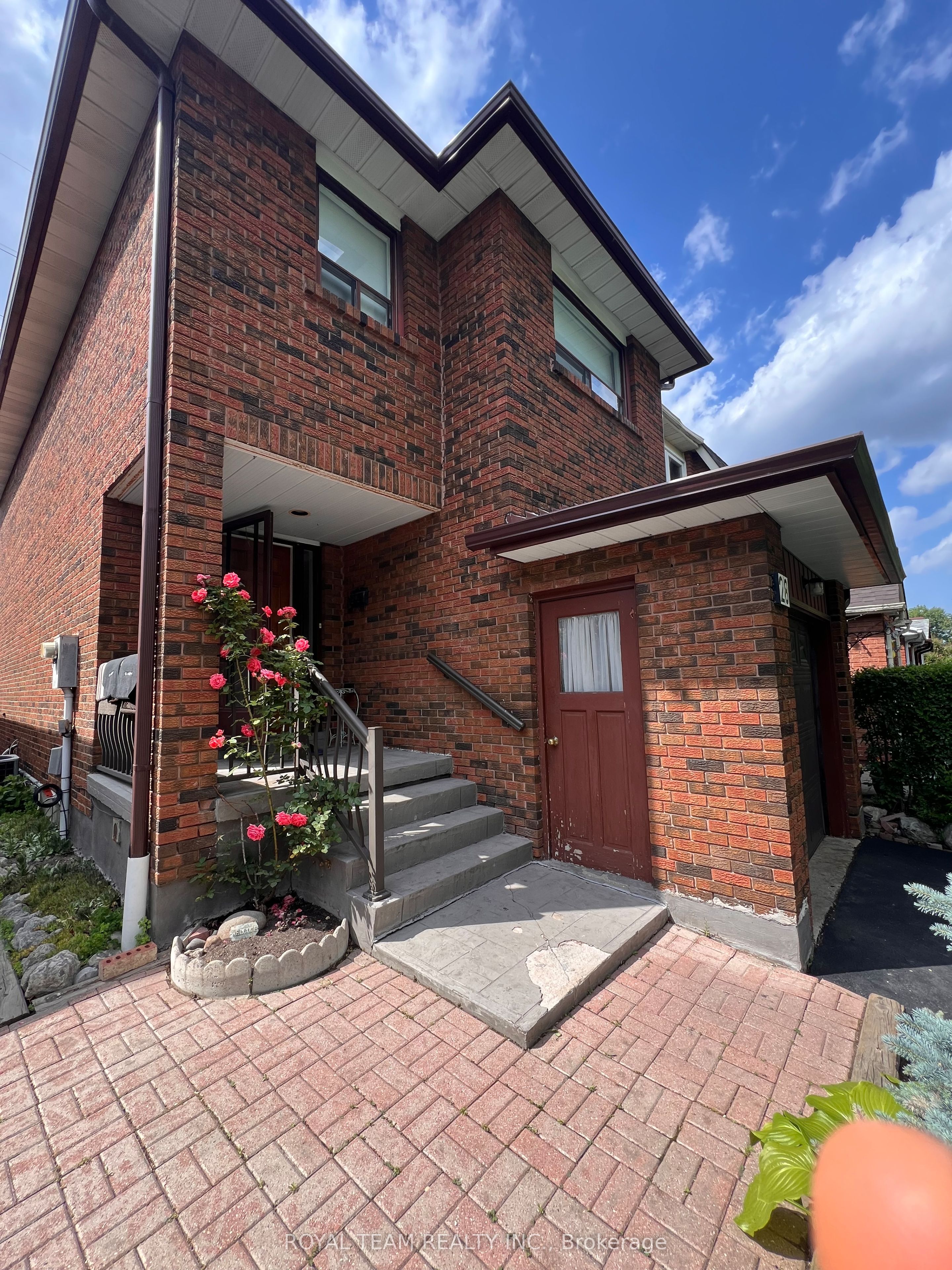 Additional image 2 of 28 Oakmount Crescent, Vaughan, ON, L4K 2C3