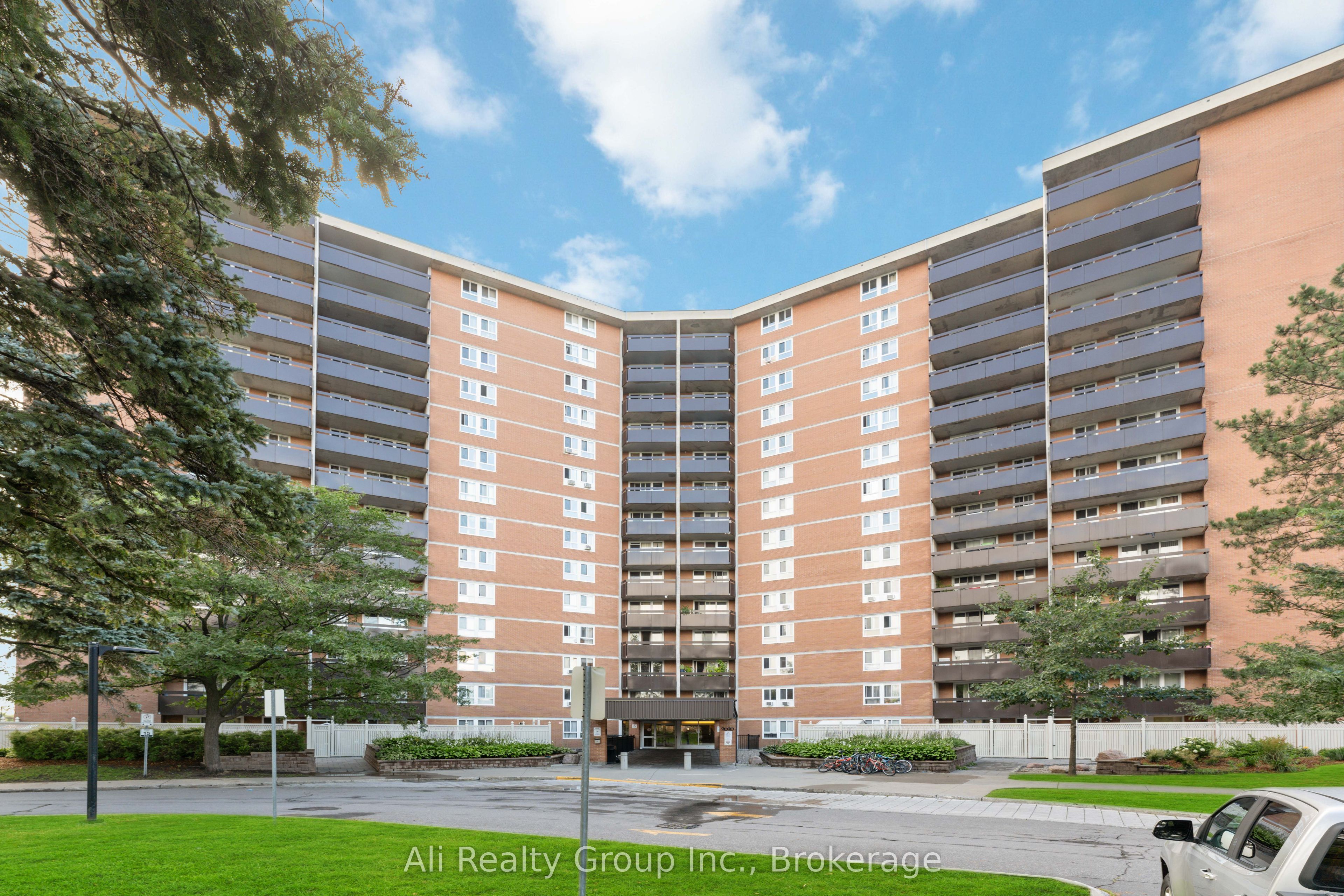 1218-2020 Jasmine Crescent, Ottawa, ON, K1J 8K5