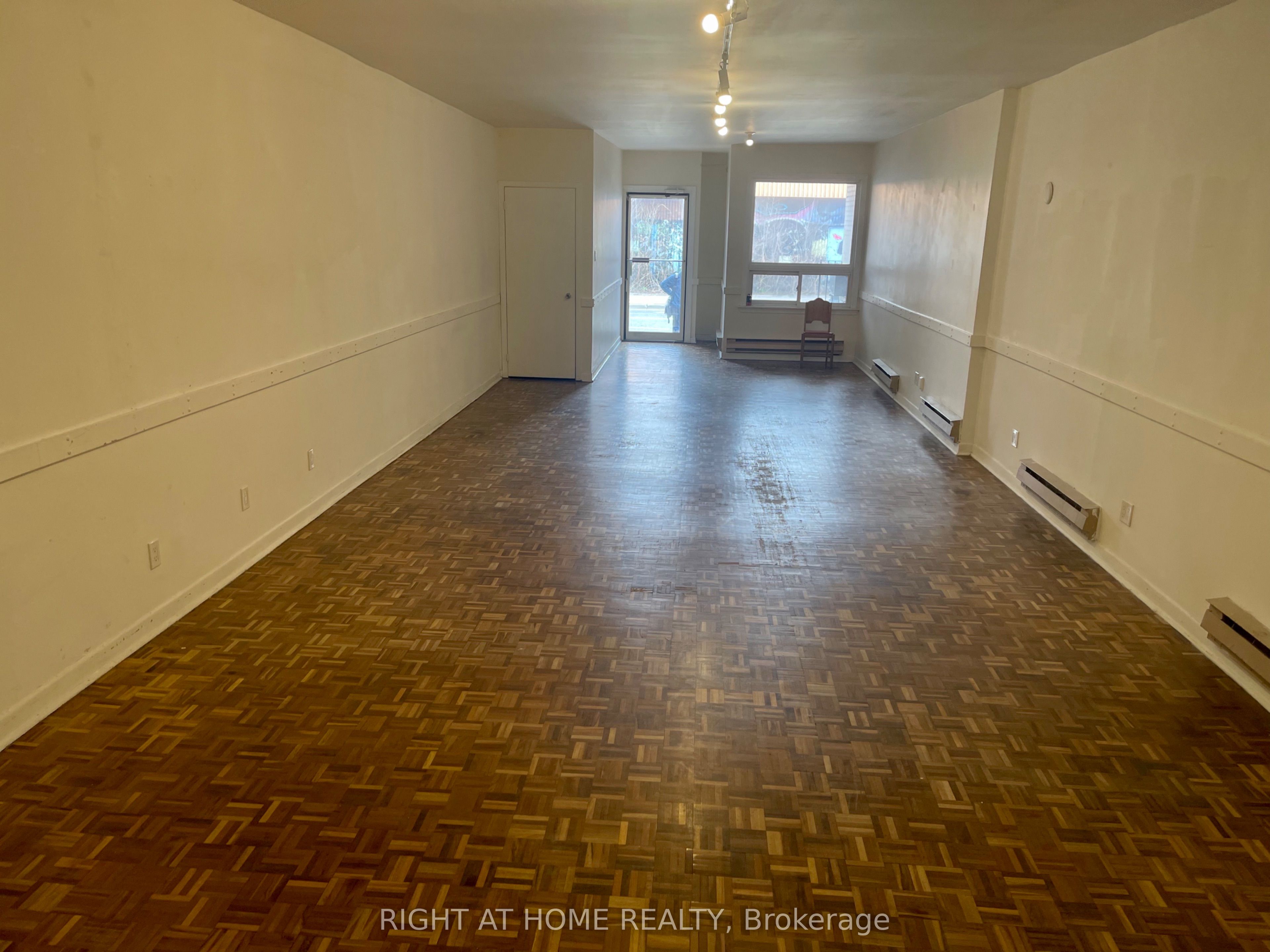 Additional image 3 of Main-256 Lansdowne Avenue, Toronto, ON, M6H 3X9