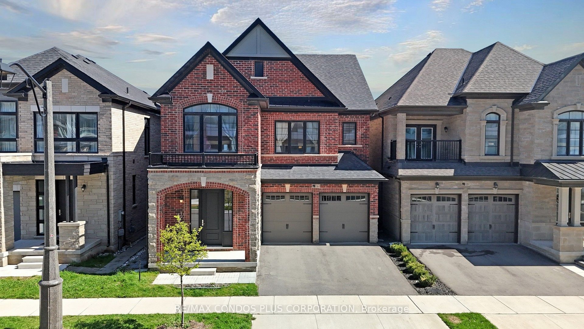1361 Yellow Rose Circle, Oakville, ON, L6M 5L3