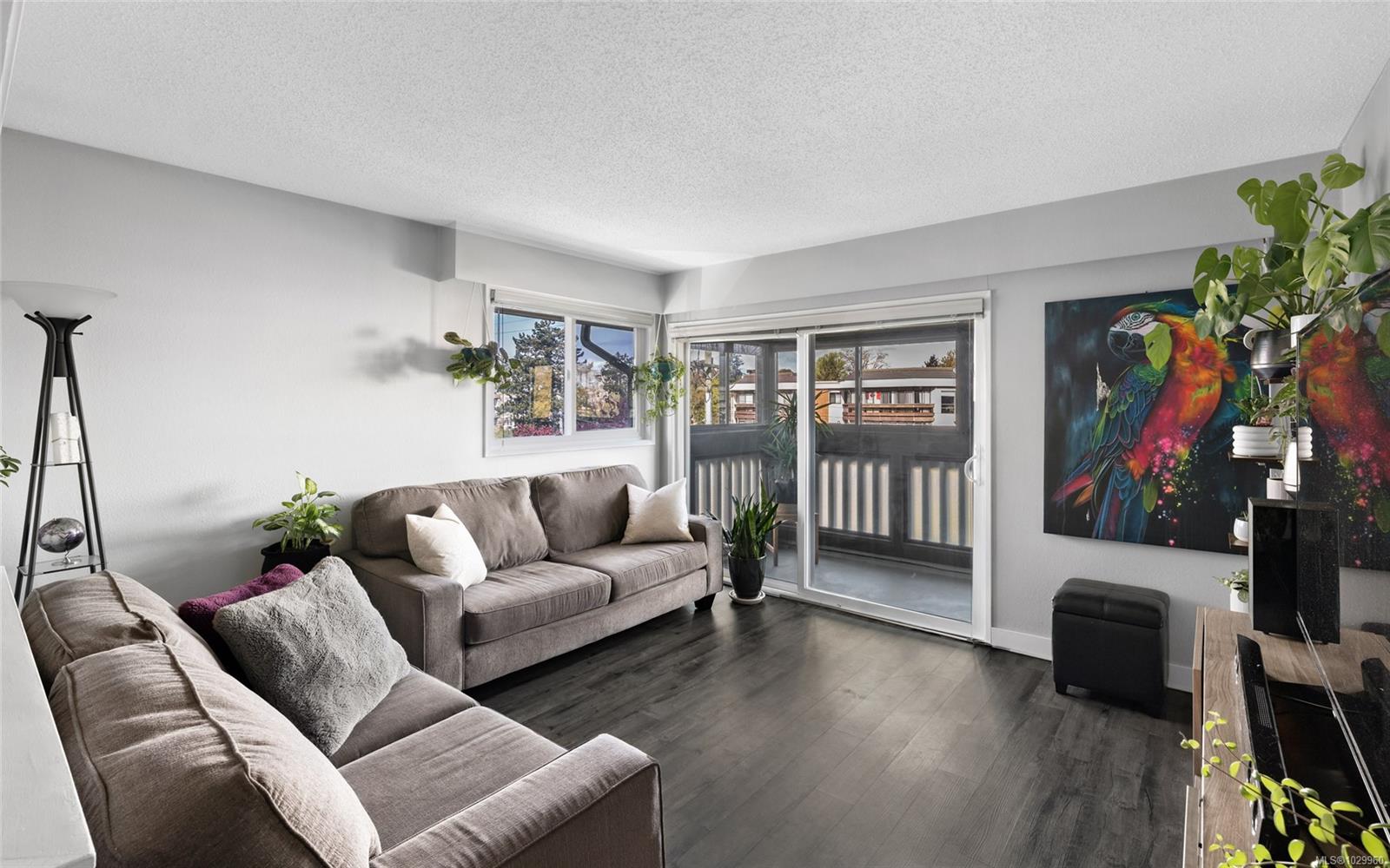 Additional image 4 of 401-1525 Hillside Avenue, Victoria, BC, V8T 2C1