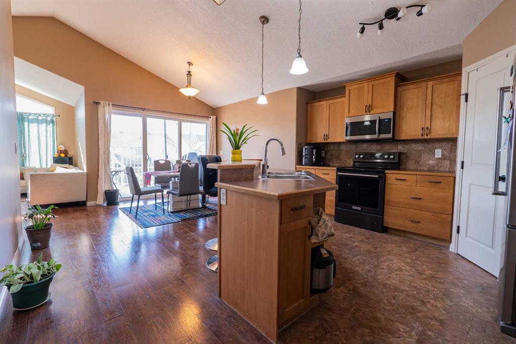 Additional image 6 of 10457 Royal Oaks Drive, Grande Prairie, AB, T8V8L5