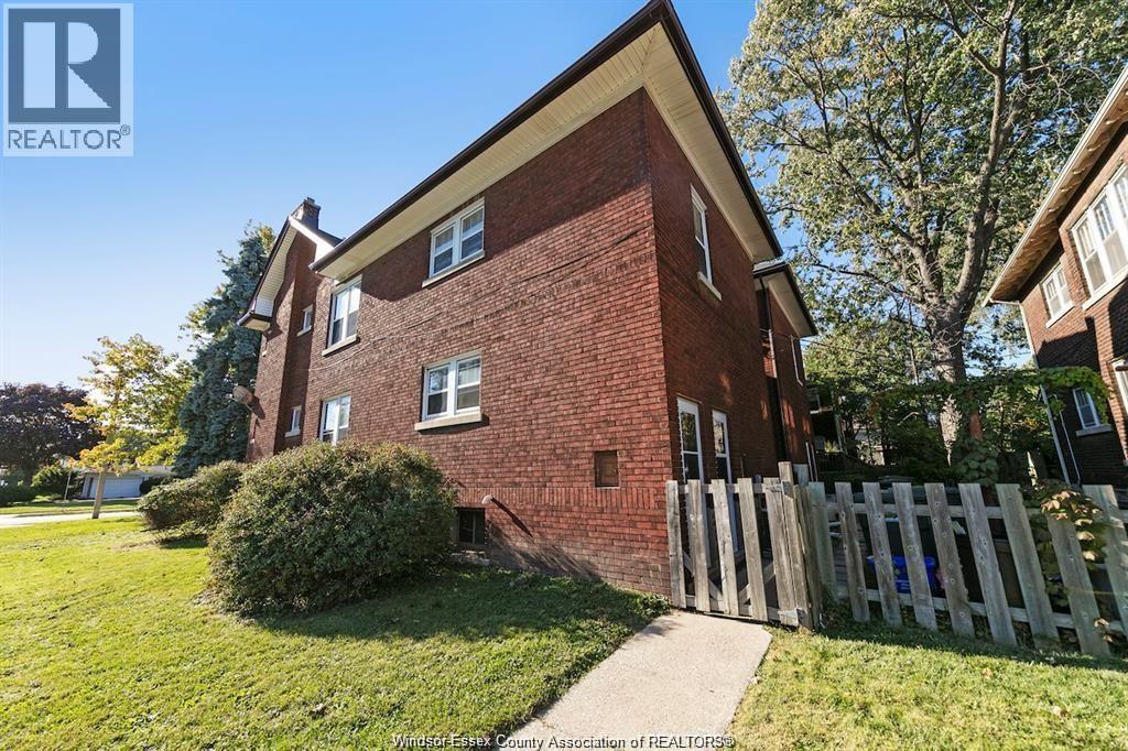 1596 Victoria , Windsor, ON, N8X1P5 photo 4