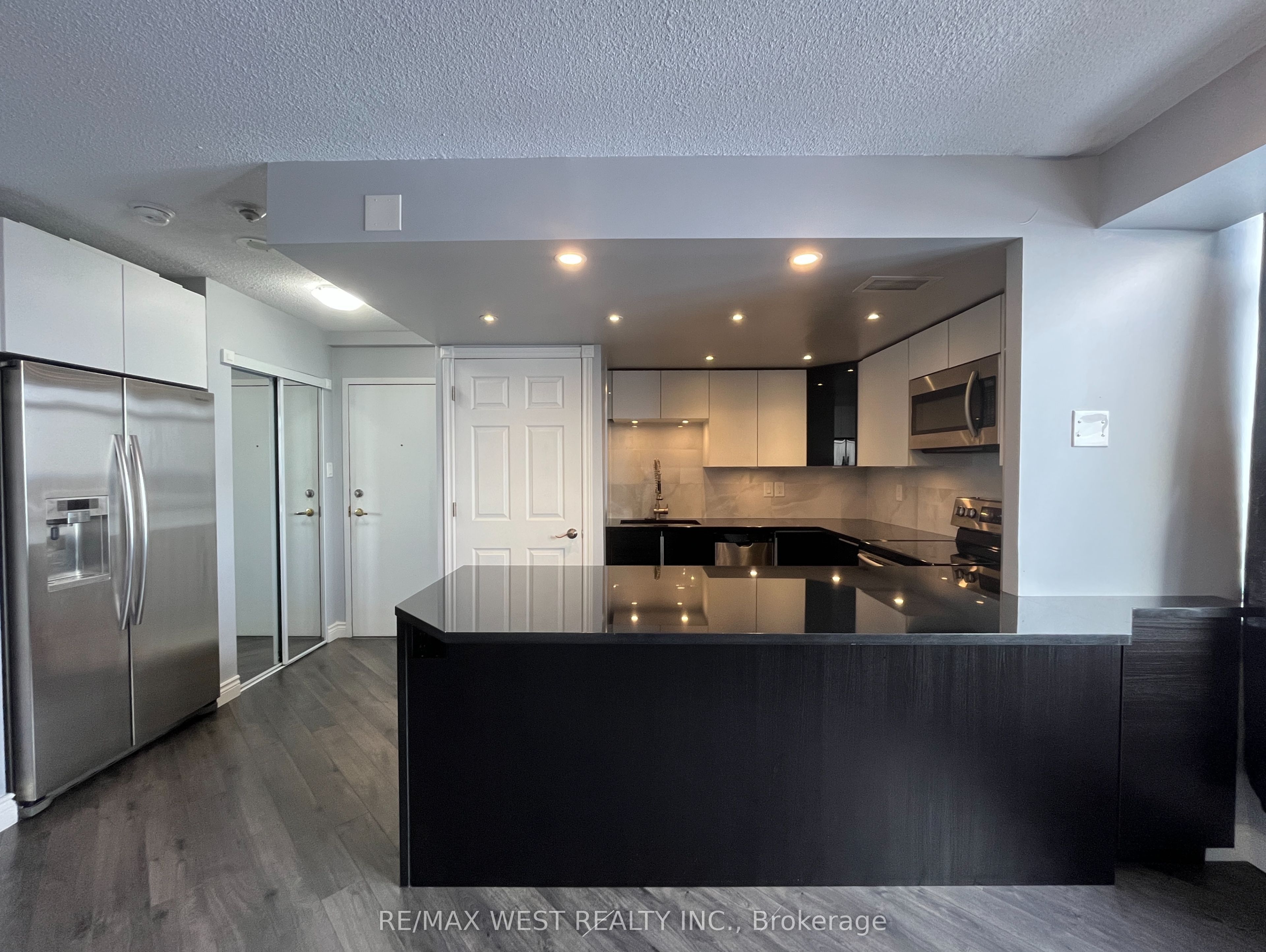 1007-300 Webb Drive, Mississauga, ON, L5B 3W3