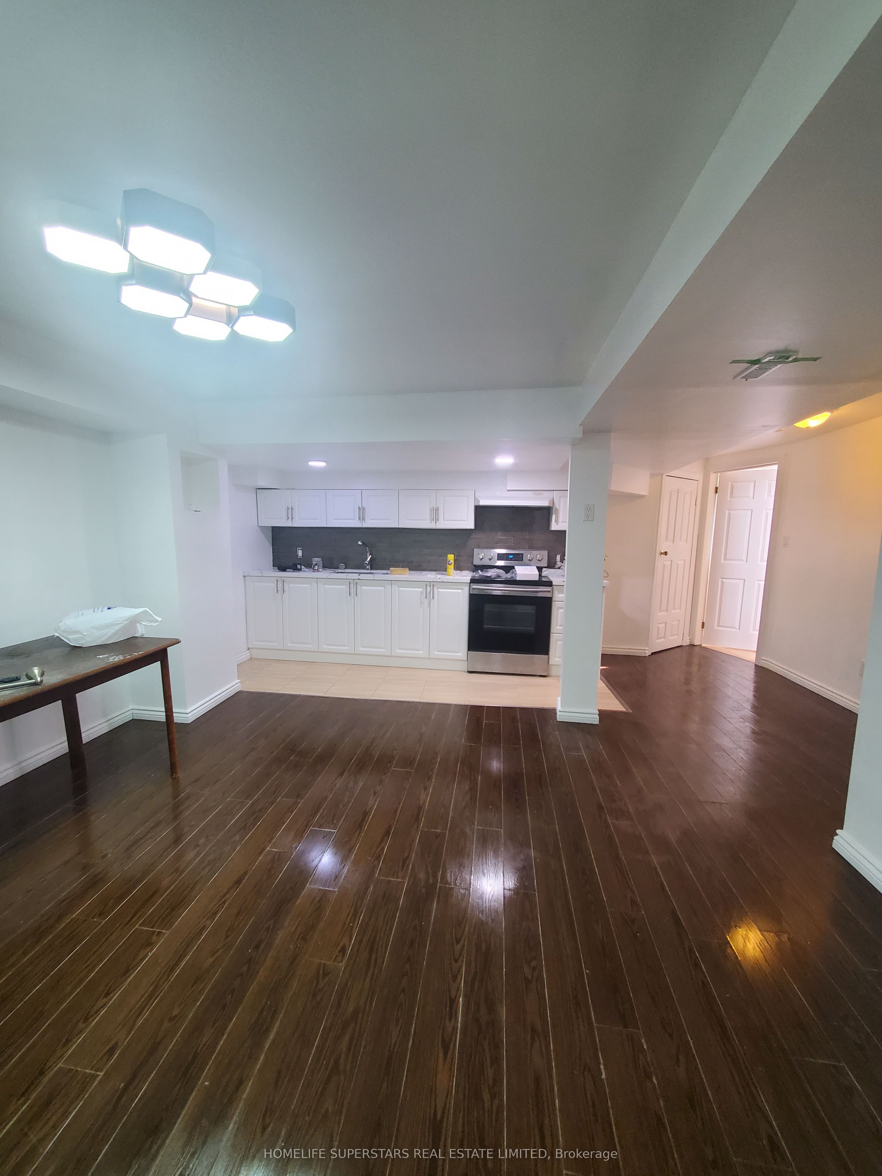 Additional image 3 of 6096 Windfleet Crescent, Mississauga, ON, L5V 2Z6