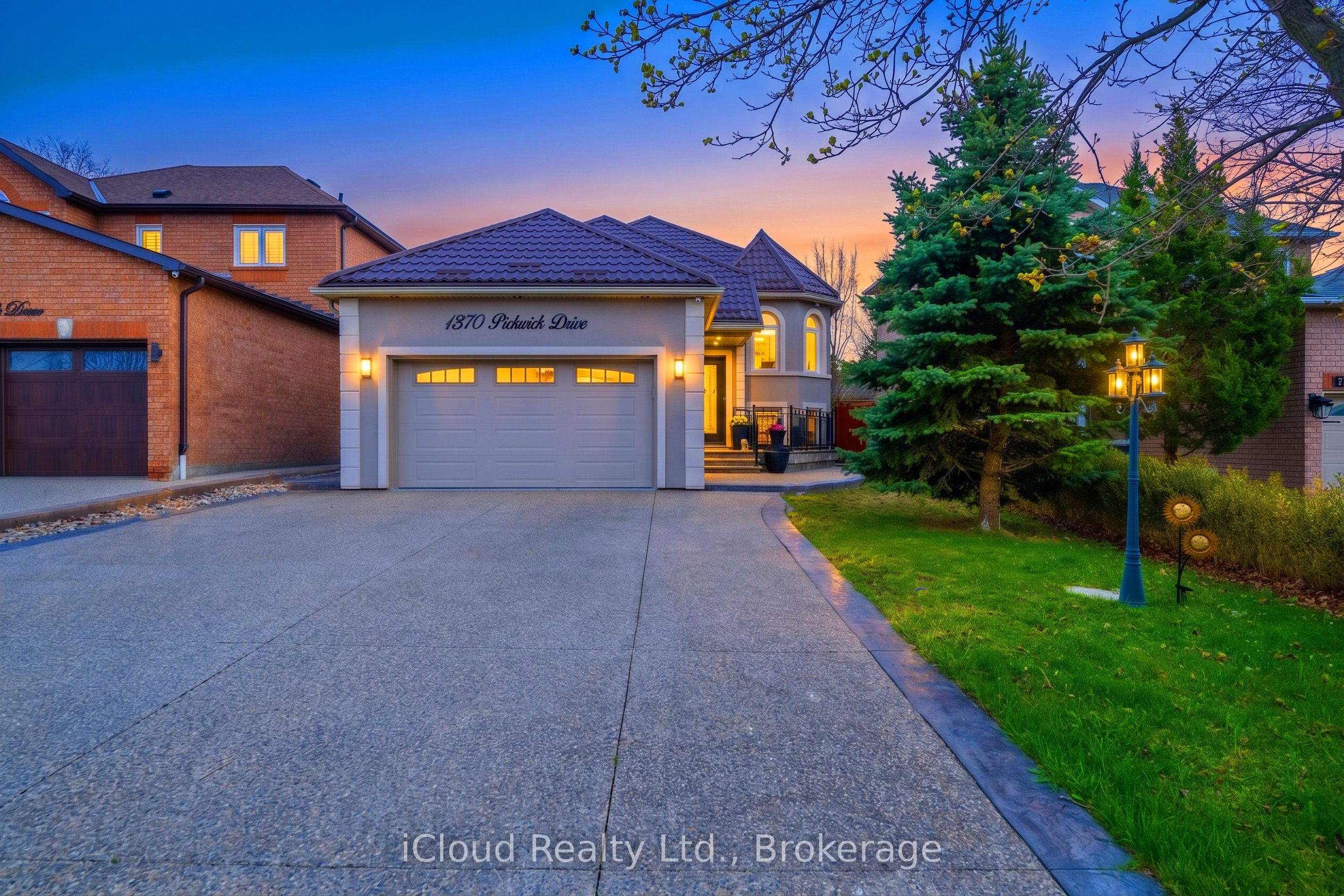 1370 Pickwick Drive, Mississauga, ON, L5V 2H4