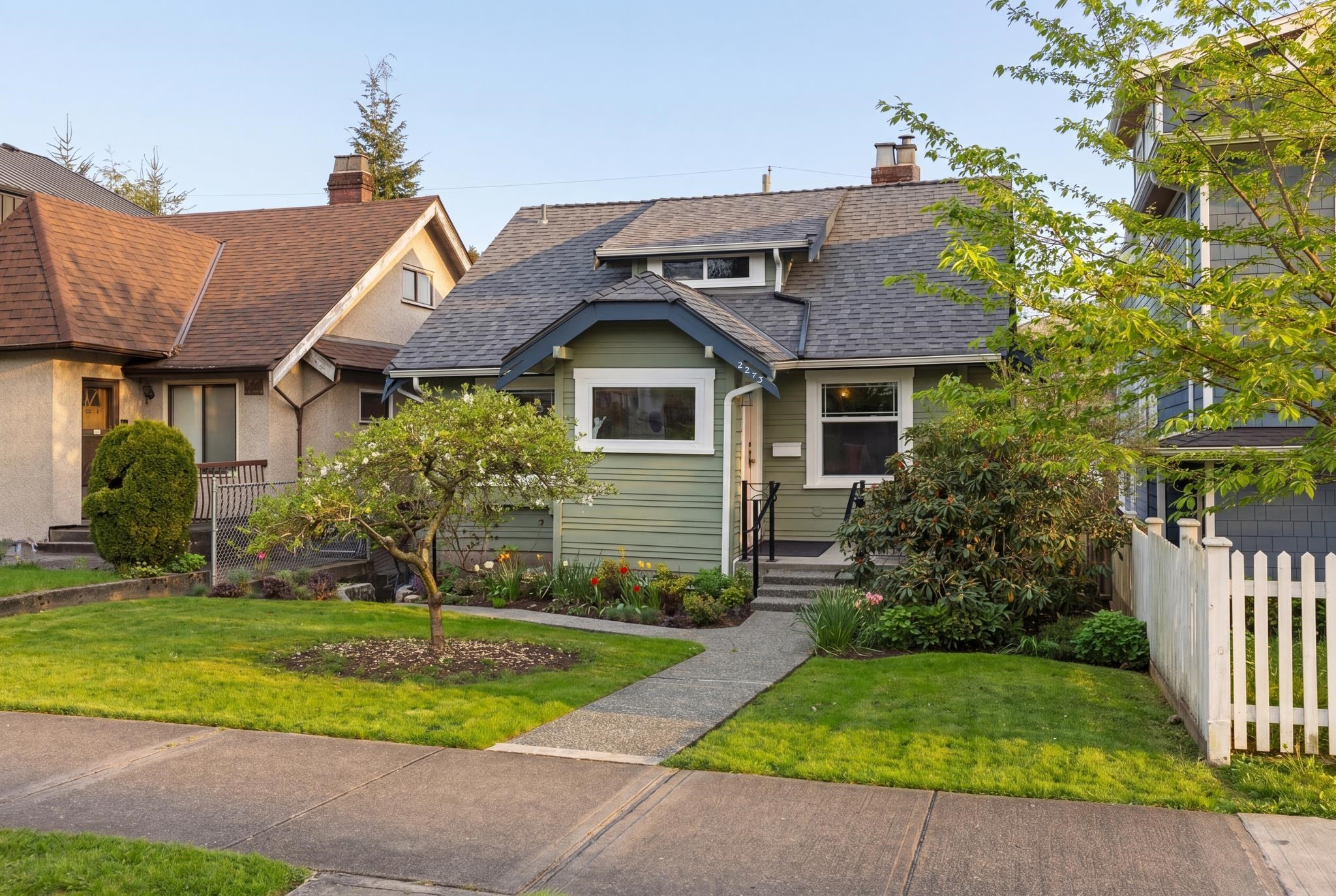 2273 2nd Avenue E, Vancouver, BC, V5N 1G1