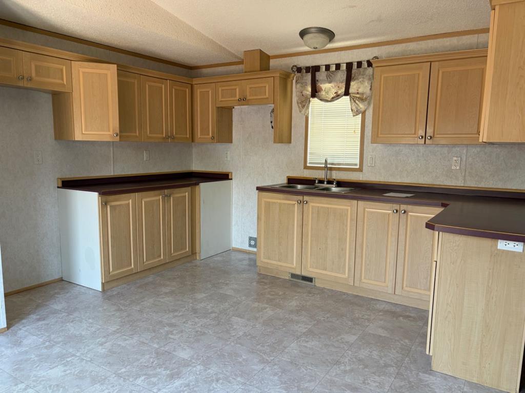Additional image 3 of 300 Grandview Crescent, Fort Mcmurray, AB, T9H 4Y1