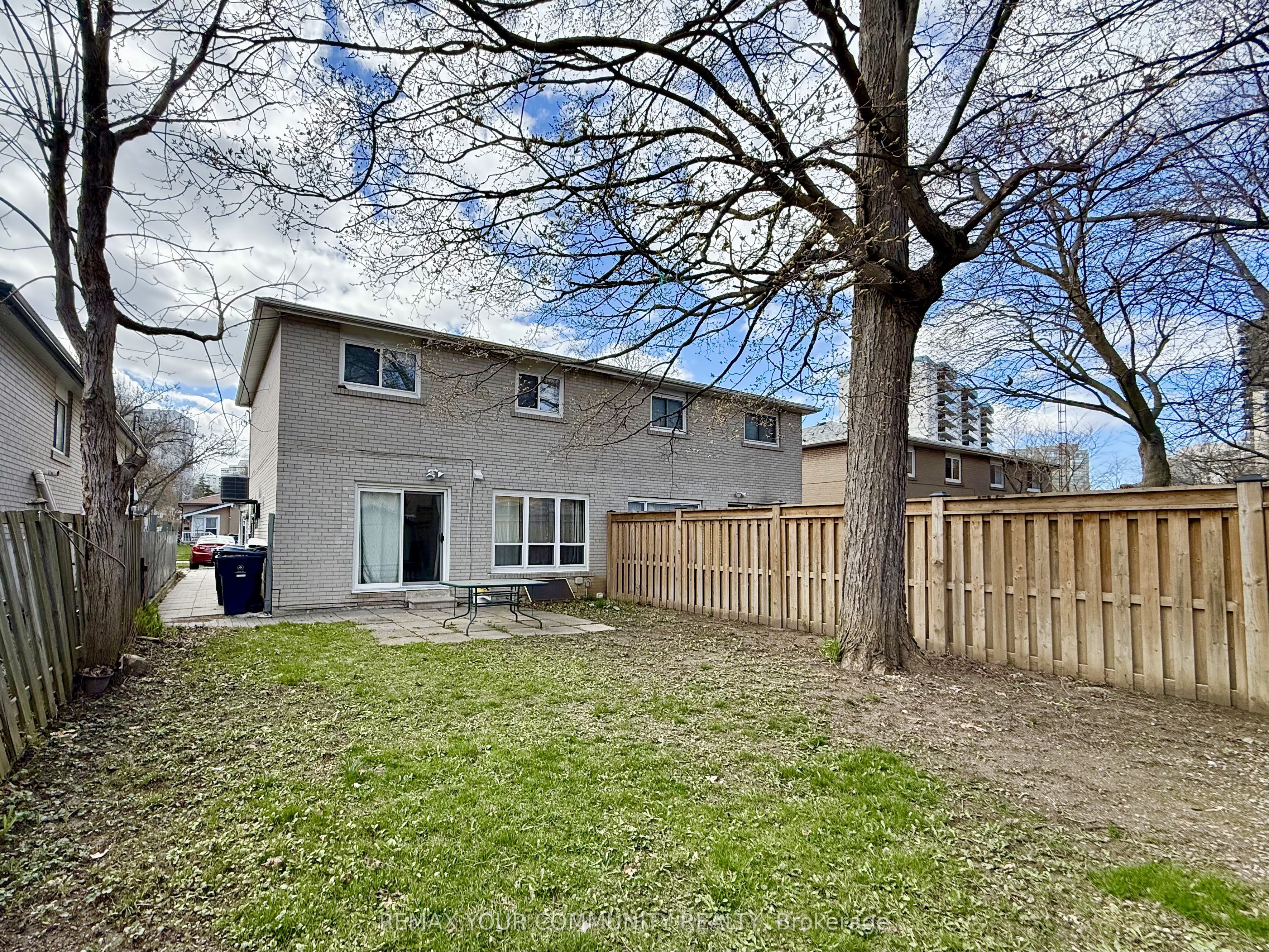 Additional image 2 of Back Unit-17 Regatta Crescent, Toronto, ON, M2R 2X7