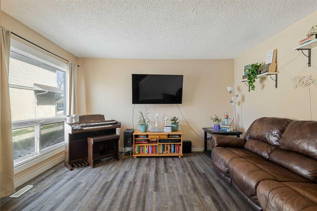 Additional image 5 of 104 Deer Ridge Lane SE, Calgary, AB, T2J6N4