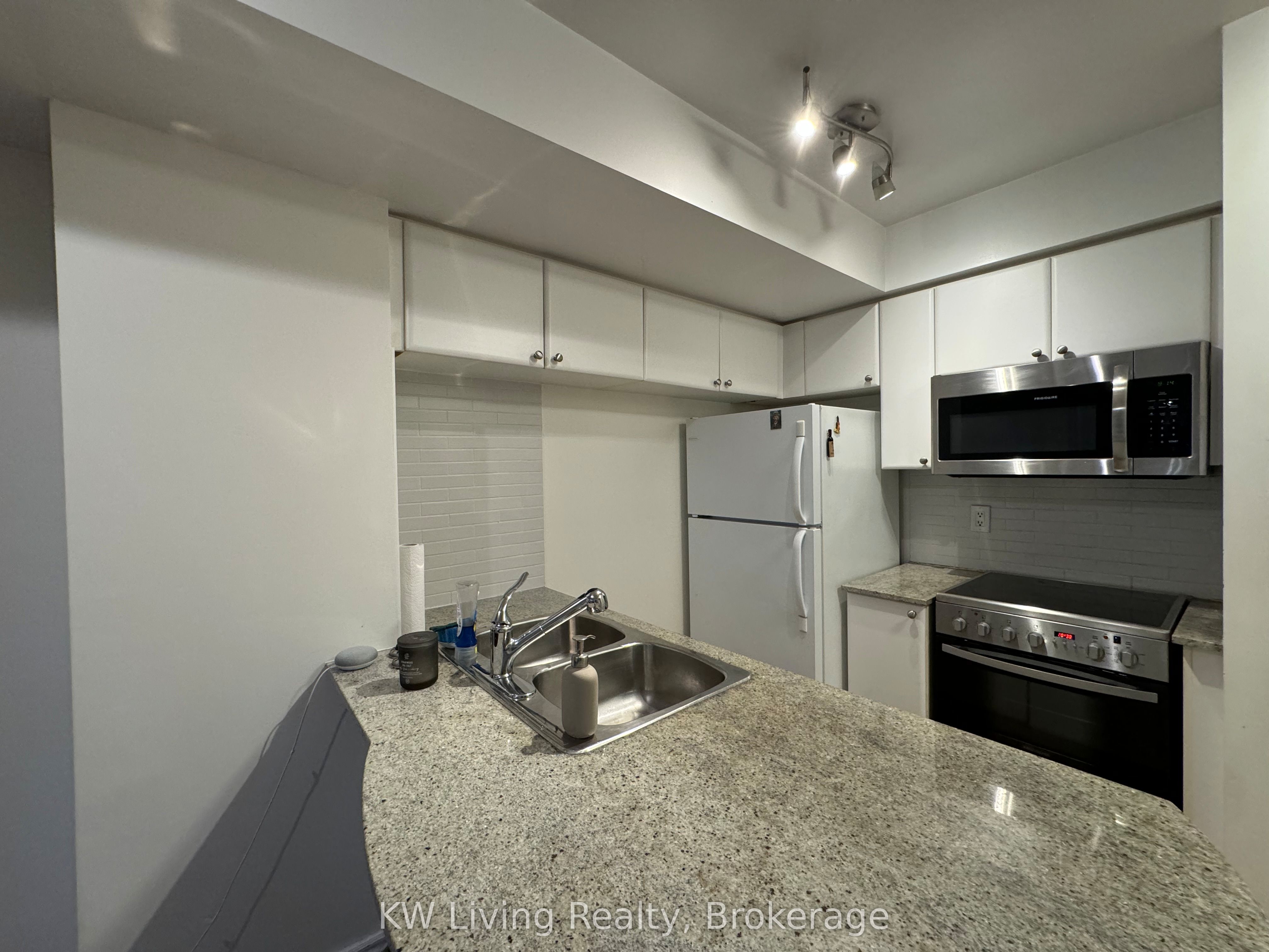 Additional image 4 of 1714-763 Bay Street, Toronto, ON, M5G 2R3