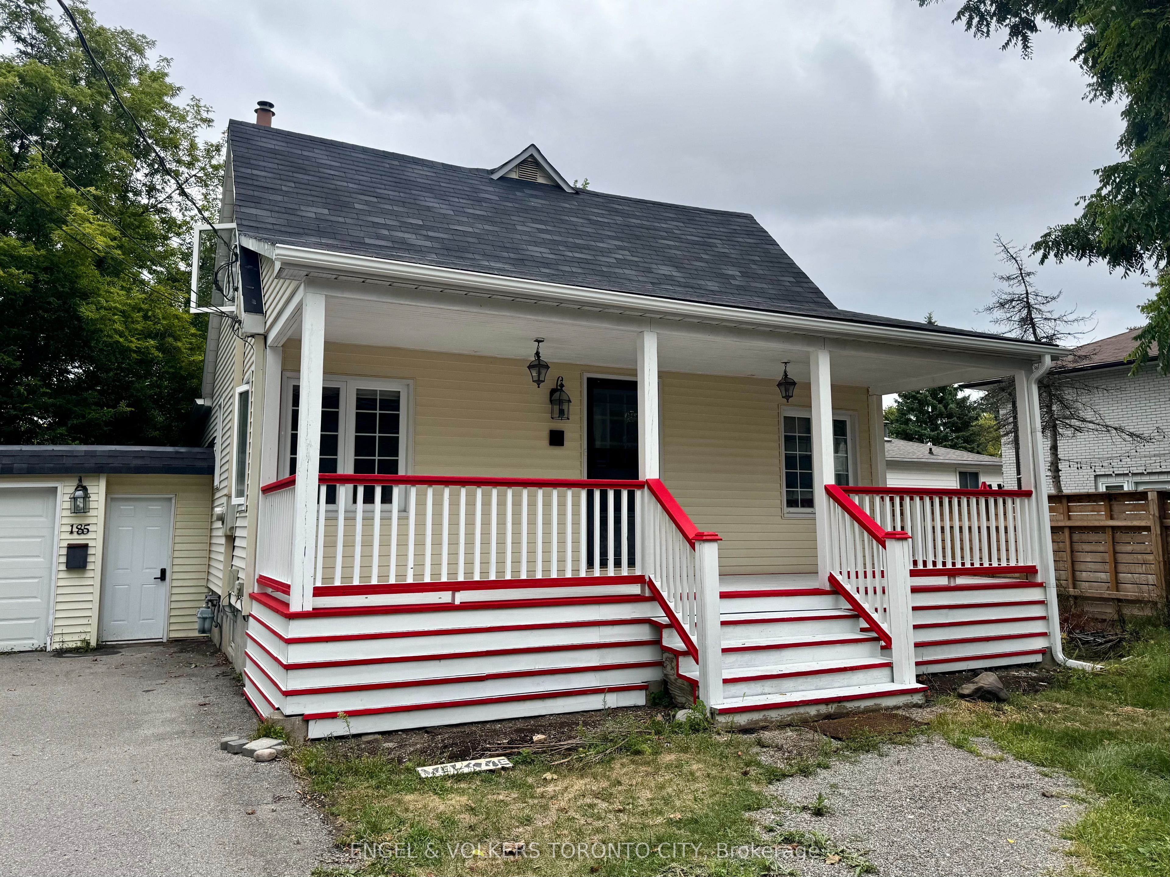 2nd Fl-185 Rumble Avenue, Richmond Hill, ON, L4C 4T3