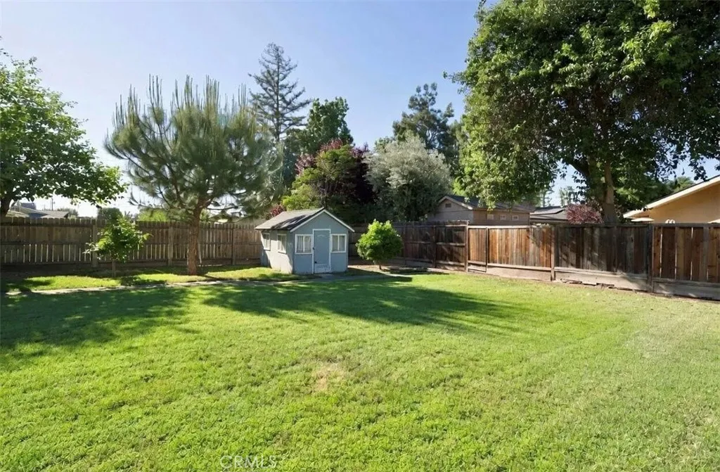 494 E Merritt Avenue, Tulare, CA 93274