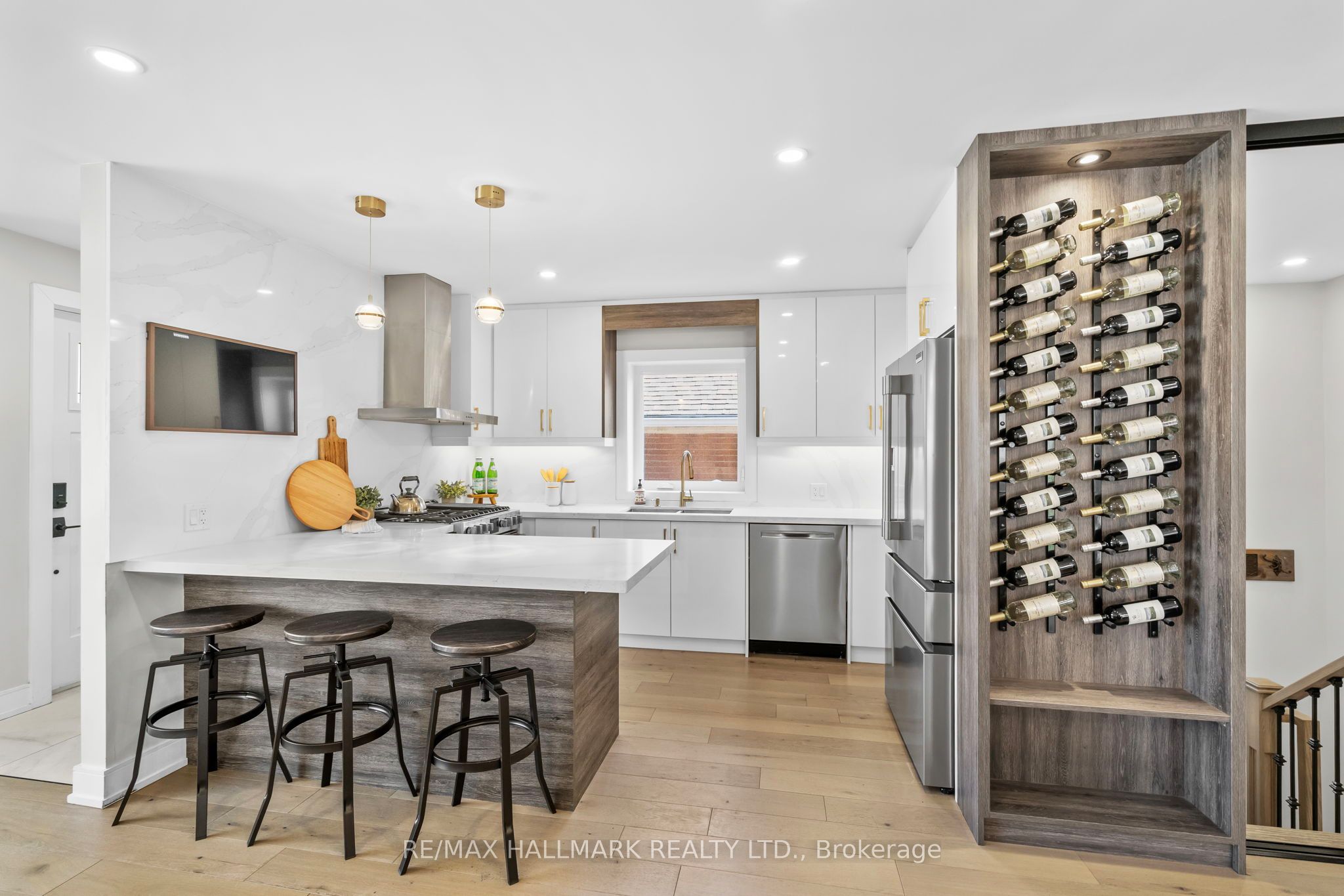 Additional image 4 of 136 Lothian Avenue, Toronto, ON, M8Z 4L4