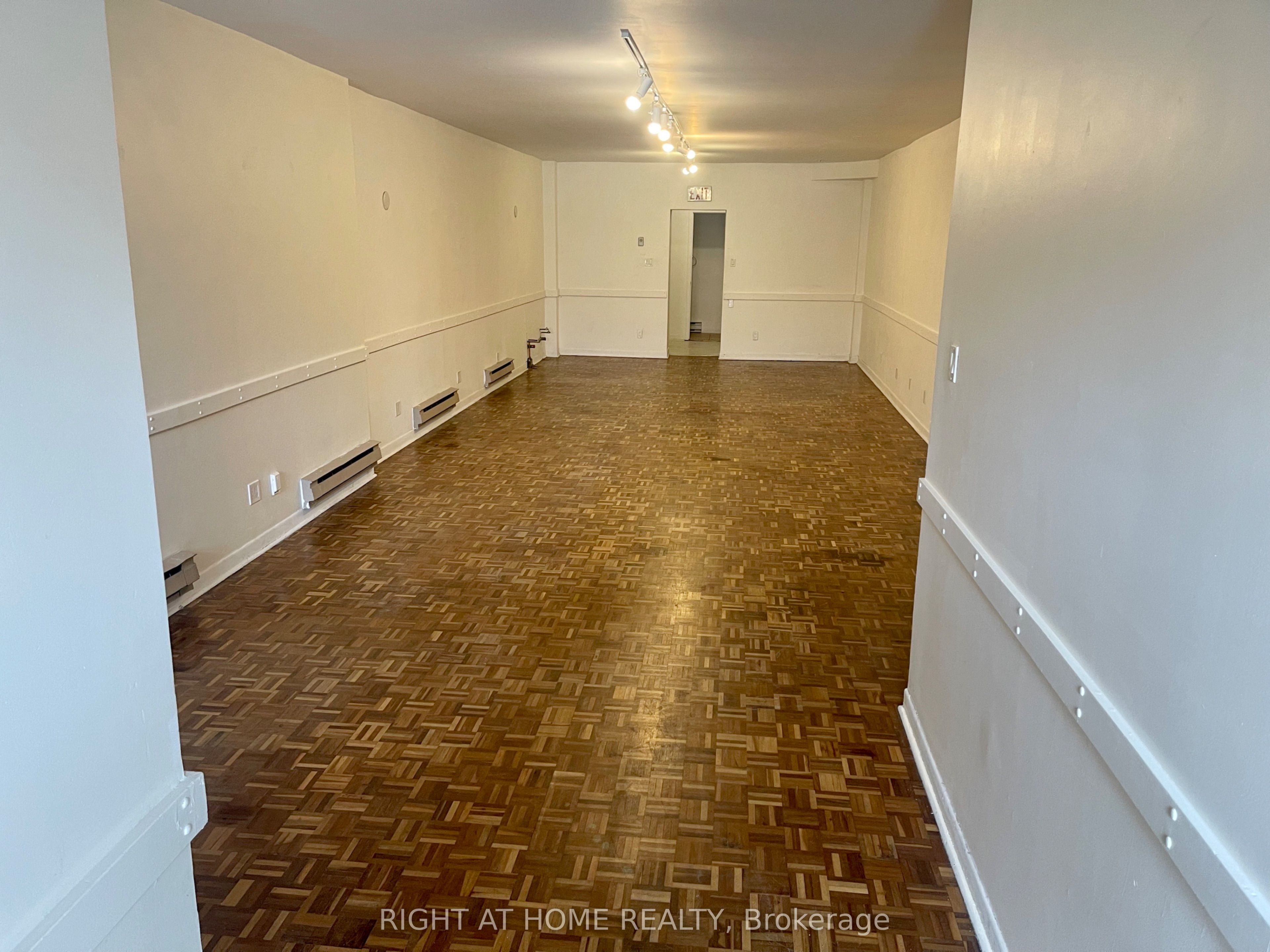 Additional image 2 of Main-256 Lansdowne Avenue, Toronto, ON, M6H 3X9