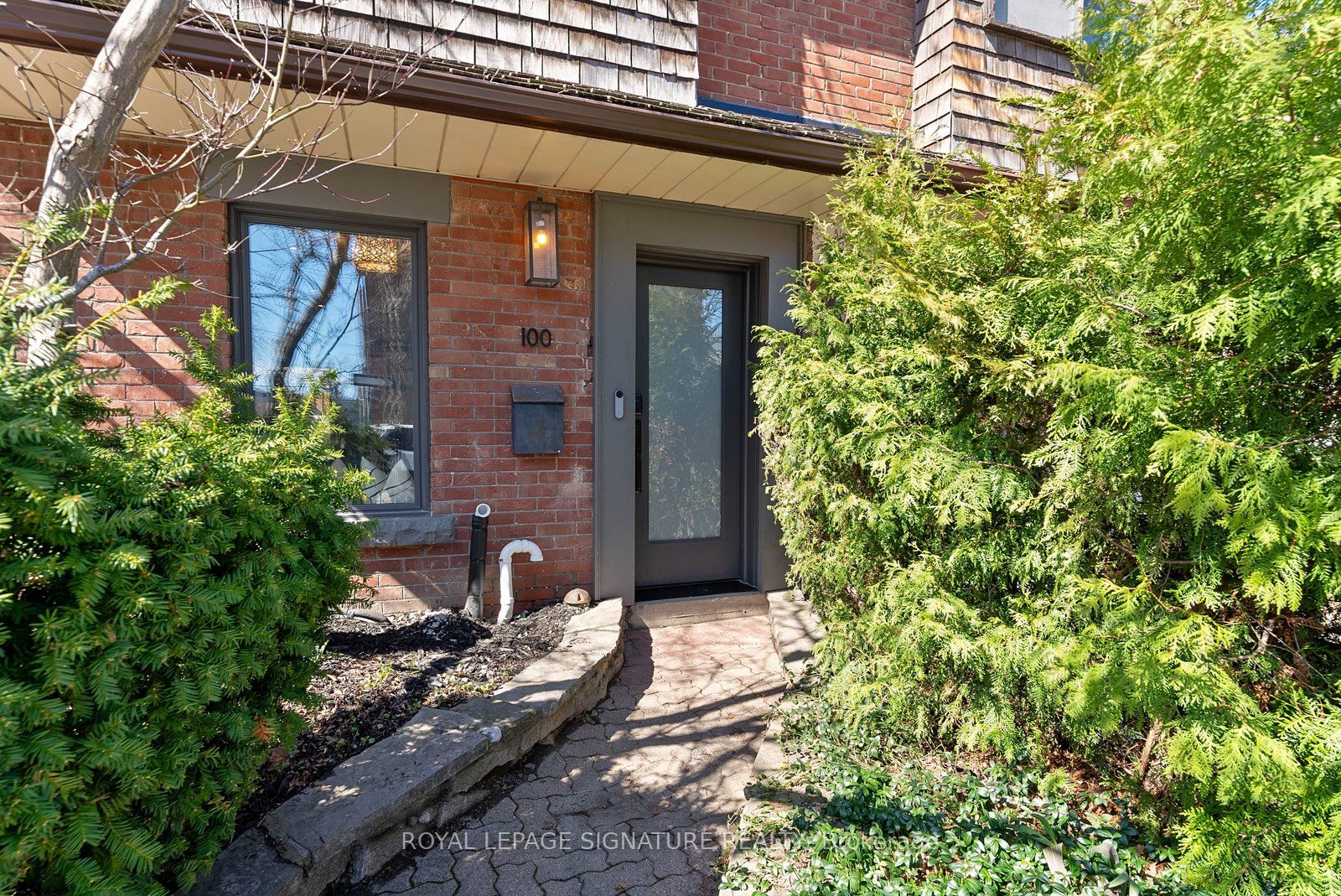 Additional image 2 of 100 Sussex Avenue, Toronto, ON, M5S 1K3