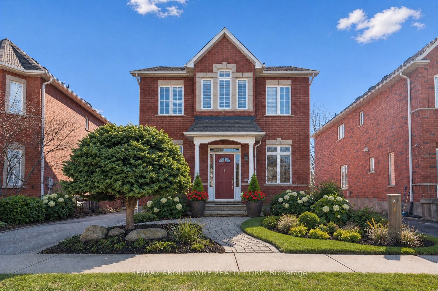 2484 Capilano Crescent, Oakville, ON, L6H 6L4