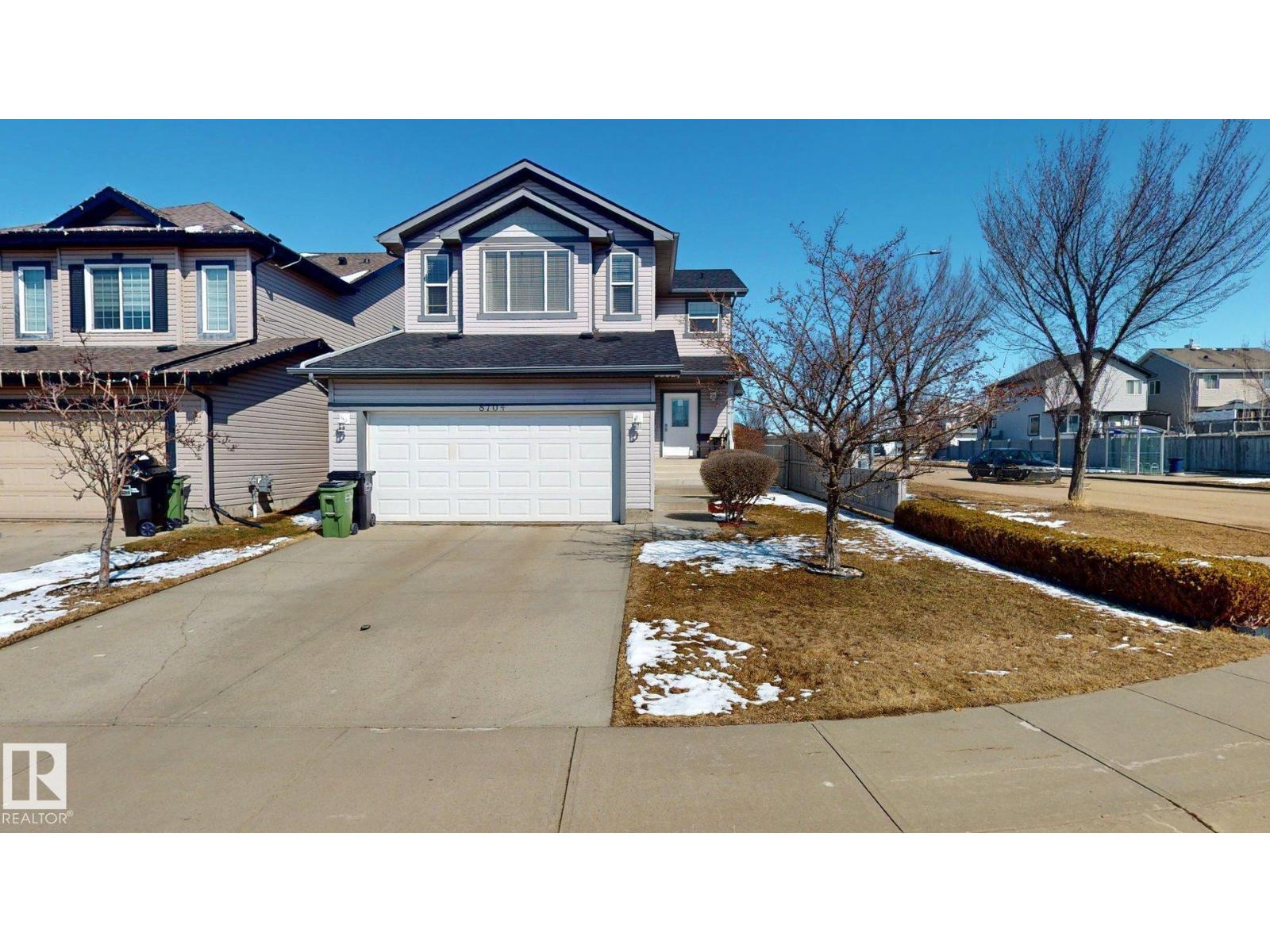 8704 175 Avenue NW, Edmonton, AB, T5Z3Z3