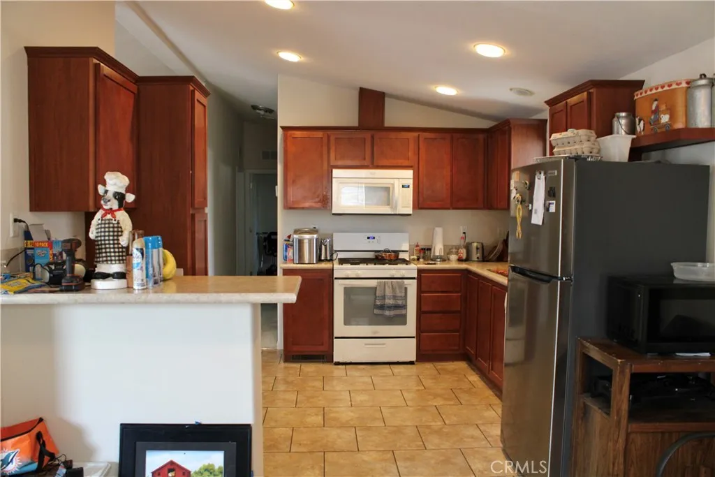 Additional image 50 of 100 S Westwood Street Unit 20, Porterville, CA 93257