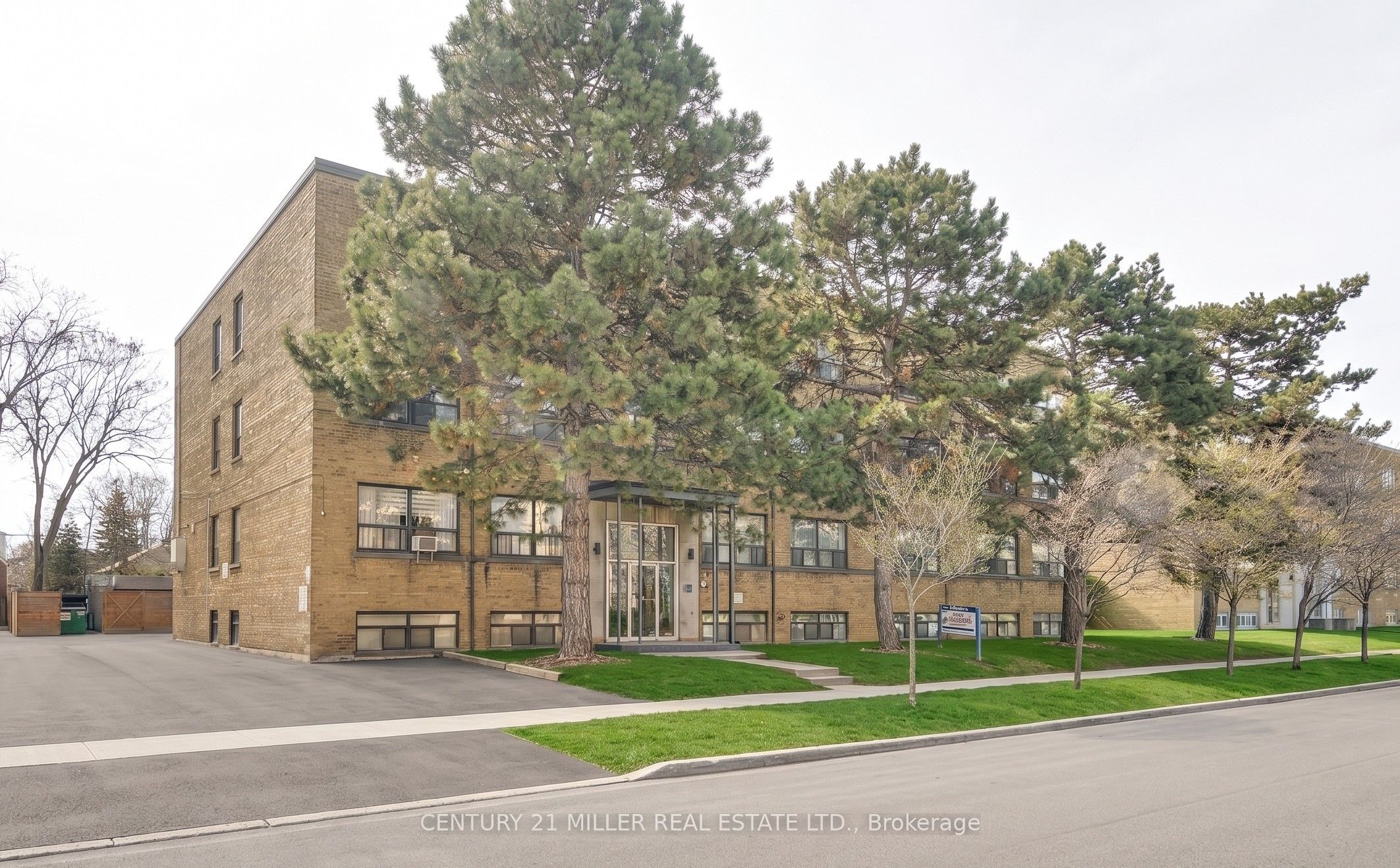 Additional image 2 of 2-6 Saranac Boulevard, Toronto, ON, M6A 2G3
