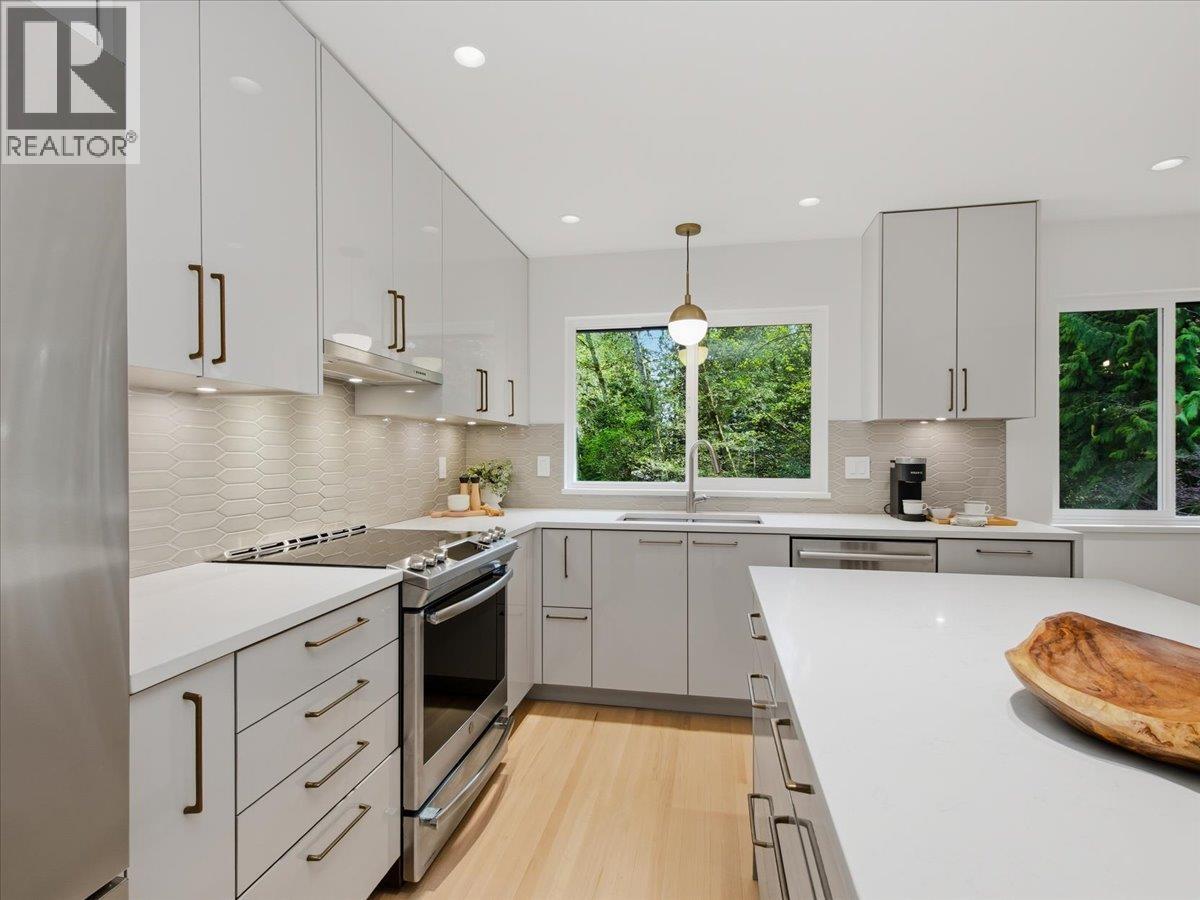 Additional image 3 of 1392 Chamberlain Drive, North Vancouver, BC, V7K 1P6