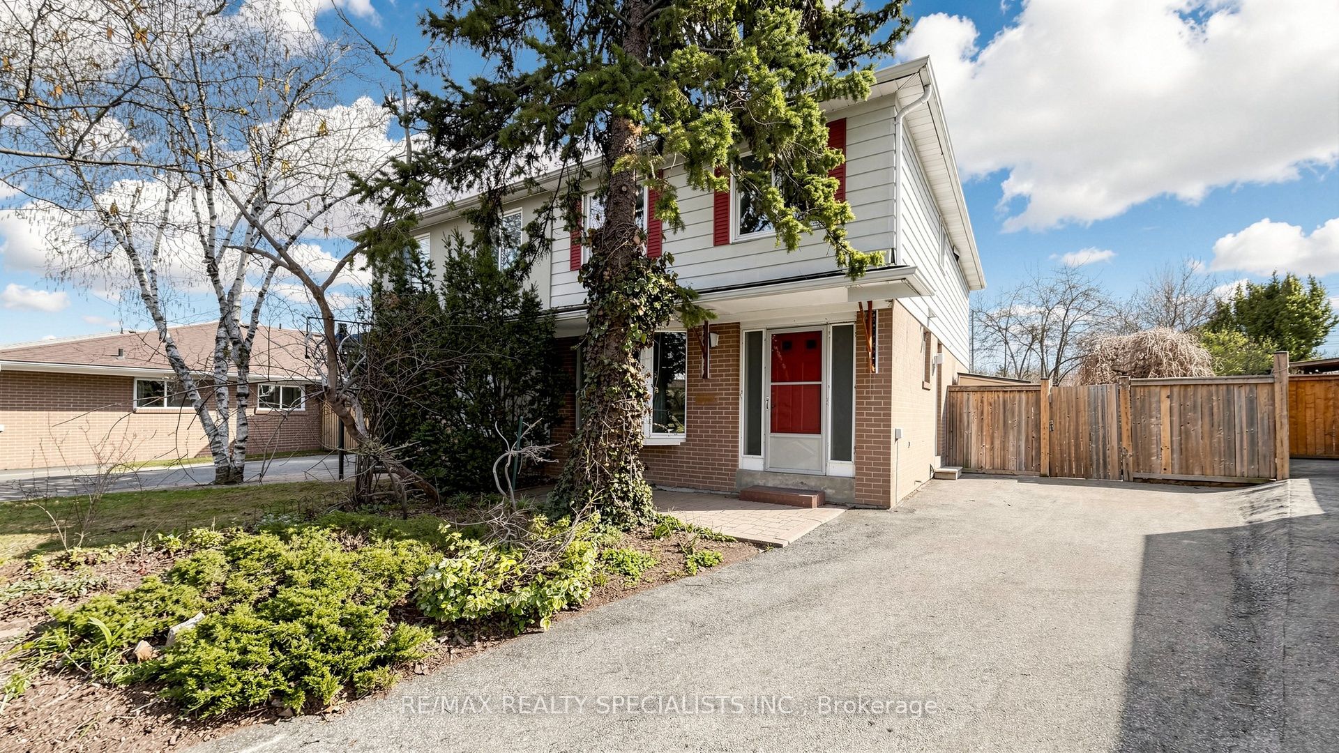 2538 Barcella Crescent, Mississauga, ON, L5K 1E2
