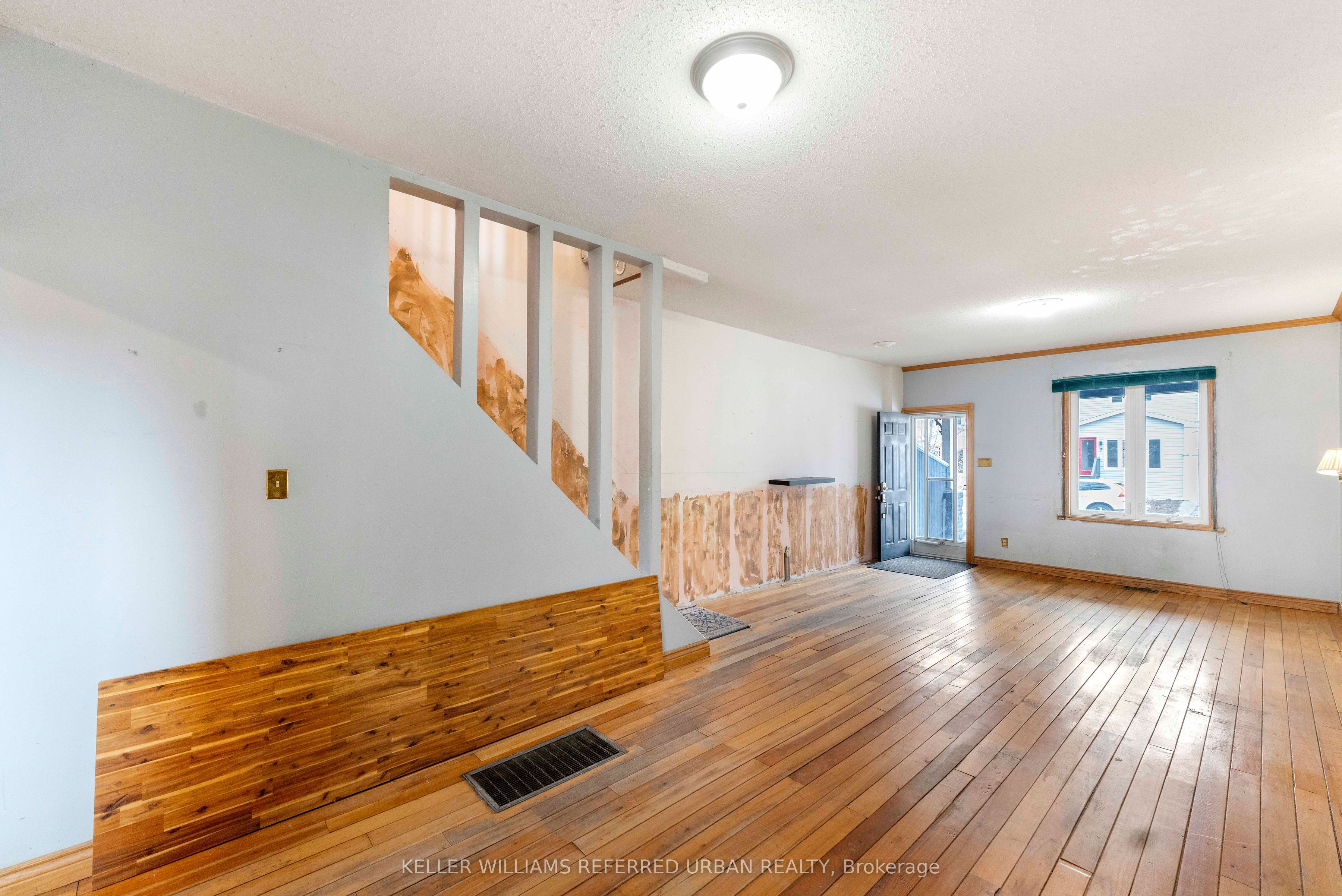 Additional image 4 of 8 Woodlee Road, Toronto, ON, M4E 2R1