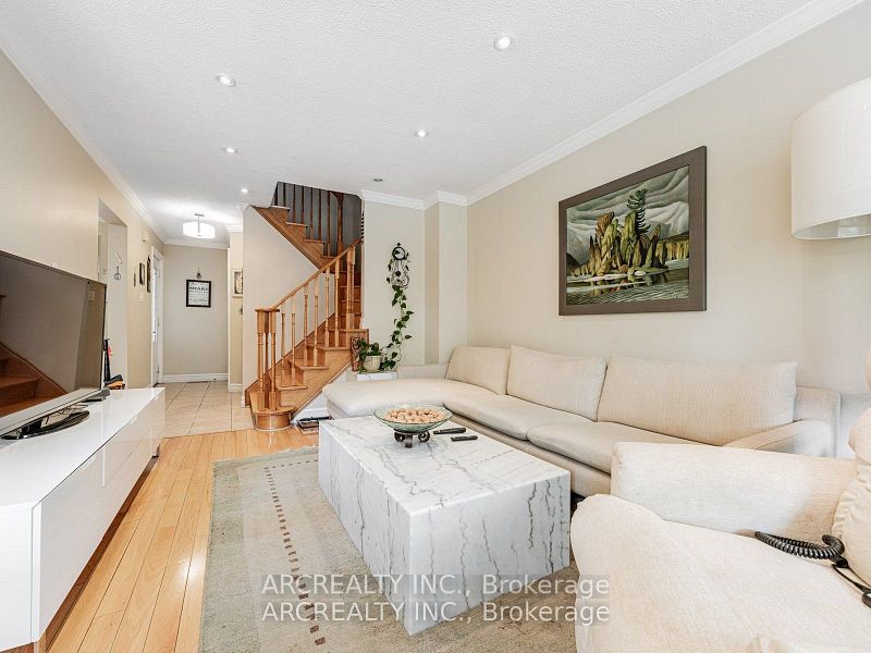 49 White Boulevard, Vaughan, ON, L4J 5Z4