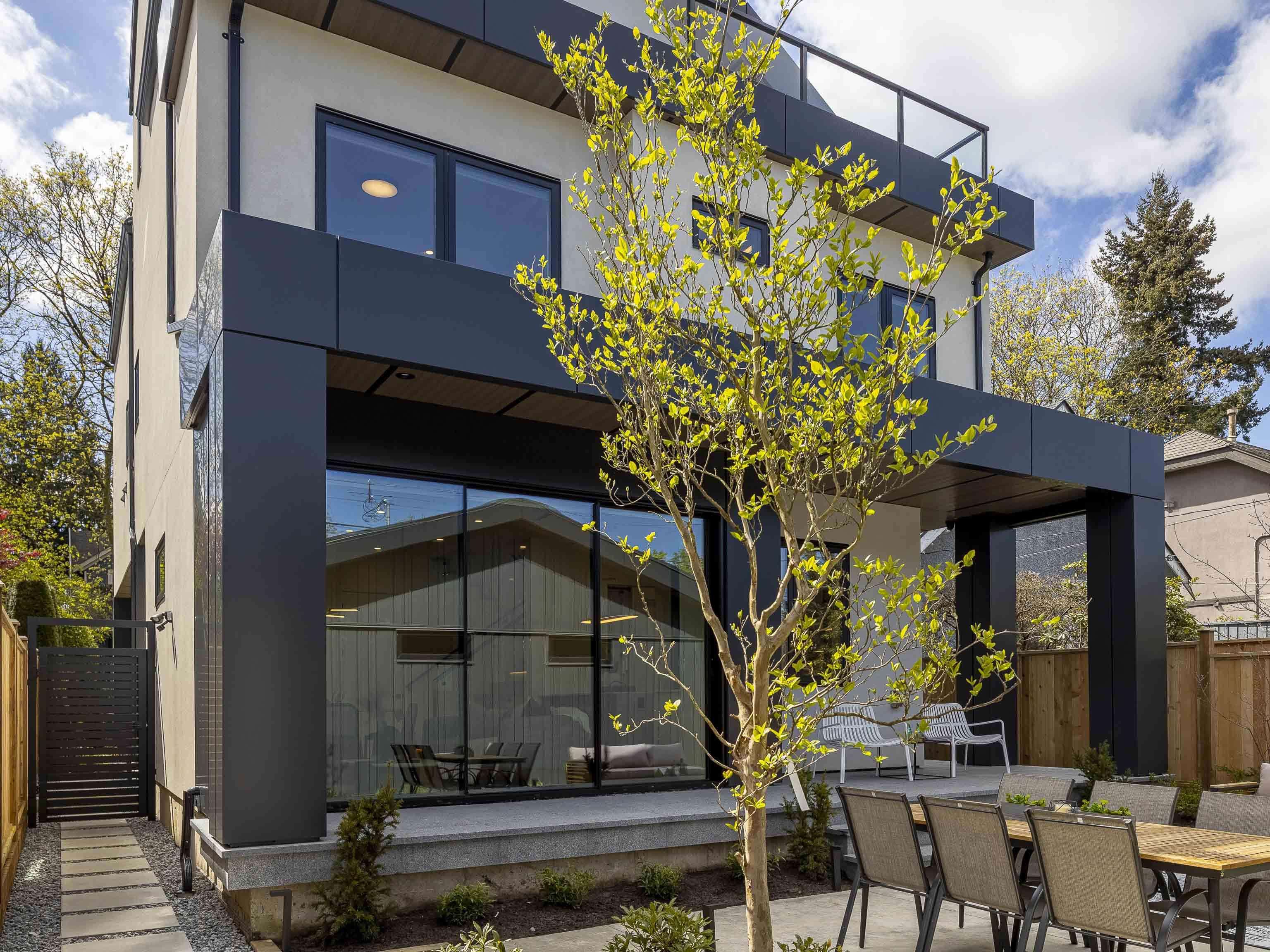 2-3255 13th Avenue, Vancouver, BC, V6K 2V6