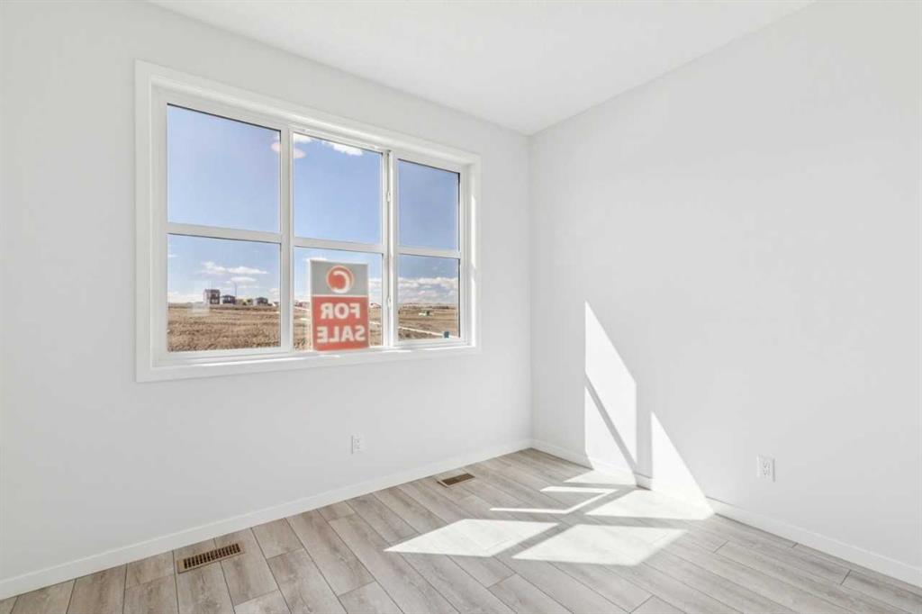 Additional image 4 of 70 Lucas Heath NW, Calgary, AB, T3P 2Y2