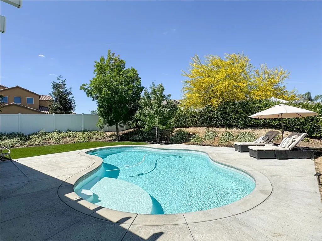 1911 Highgate Greens Dr, Bakersfield, CA 93311