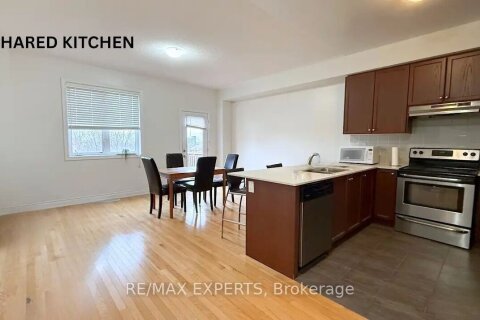 Additional image 7 of 2-13 Ypres Road, Toronto, ON, M6M 0B2