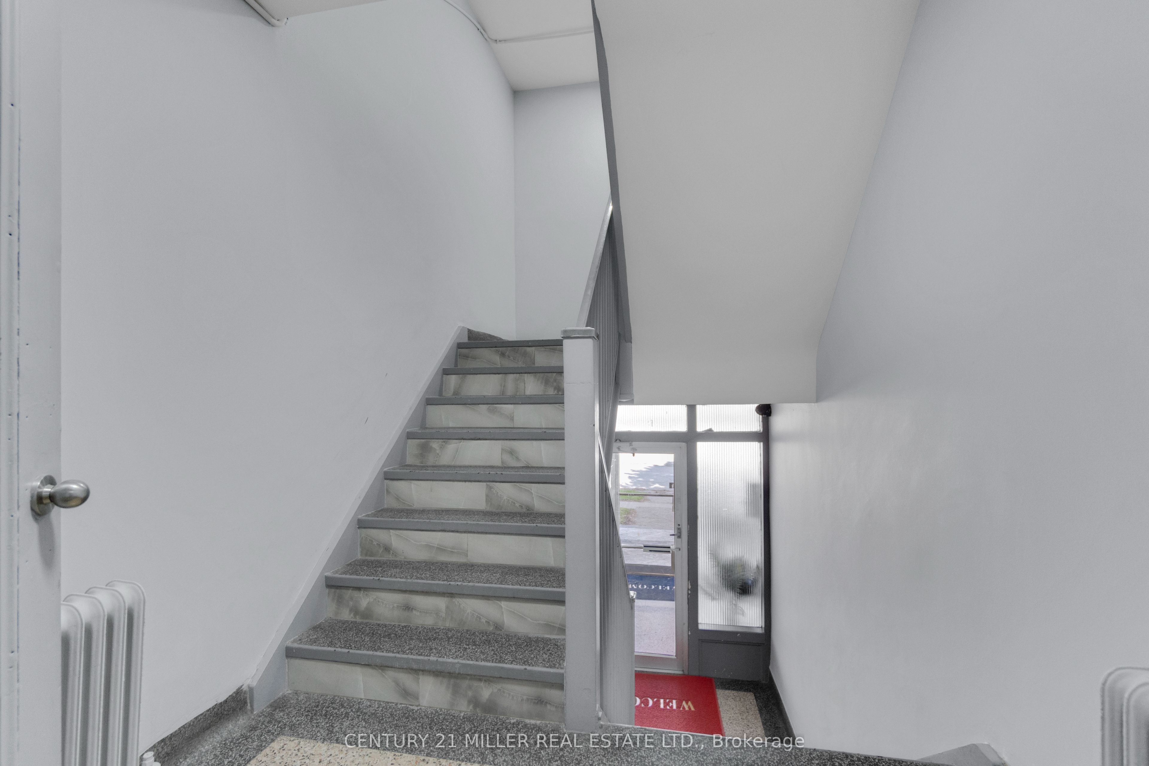 Additional image 3 of 22-6 Saranac Boulevard, Toronto, ON, M6A 2G3