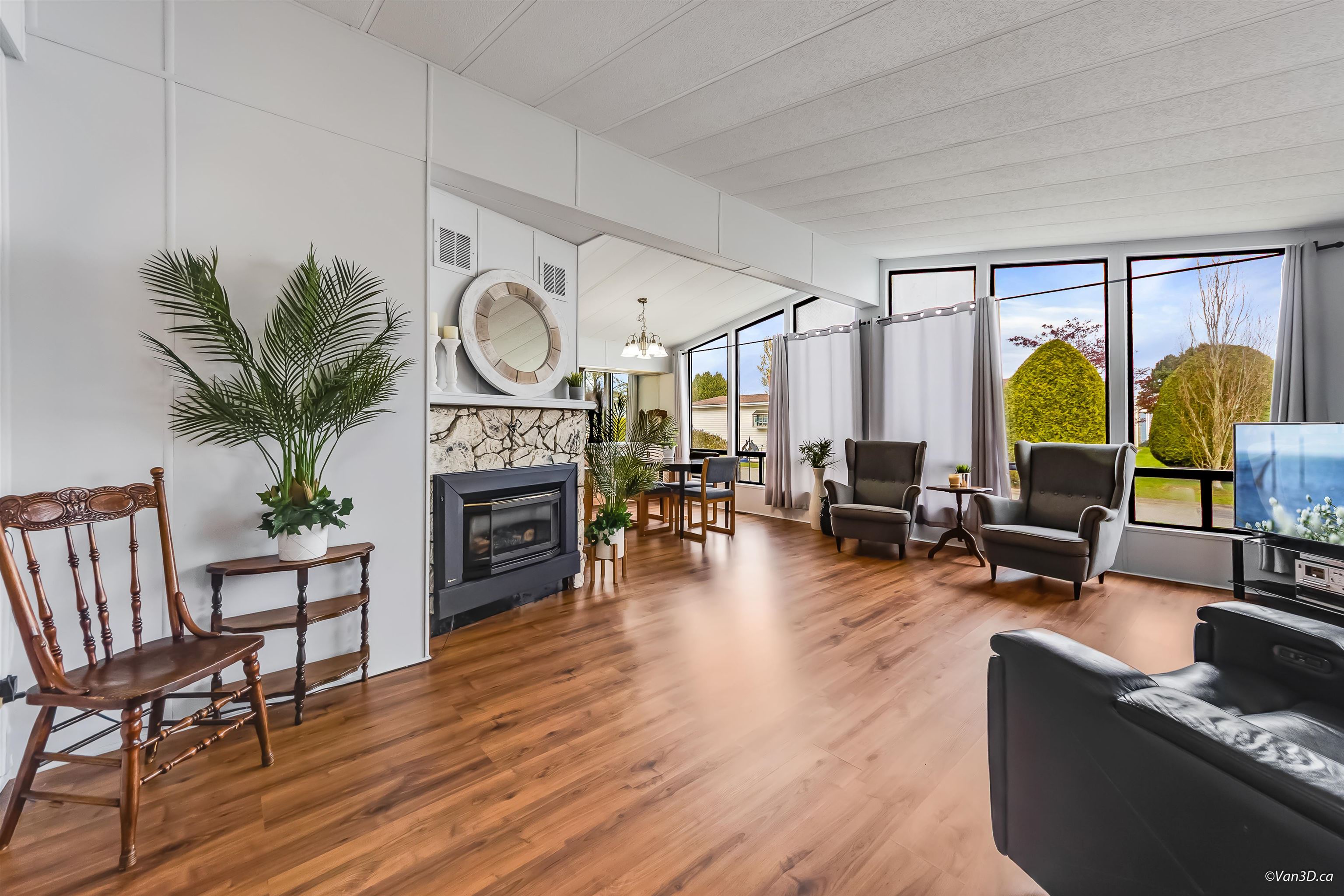 Additional image 2 of 18-2120 King George Boulevard, Surrey, BC, V4A 6Y8
