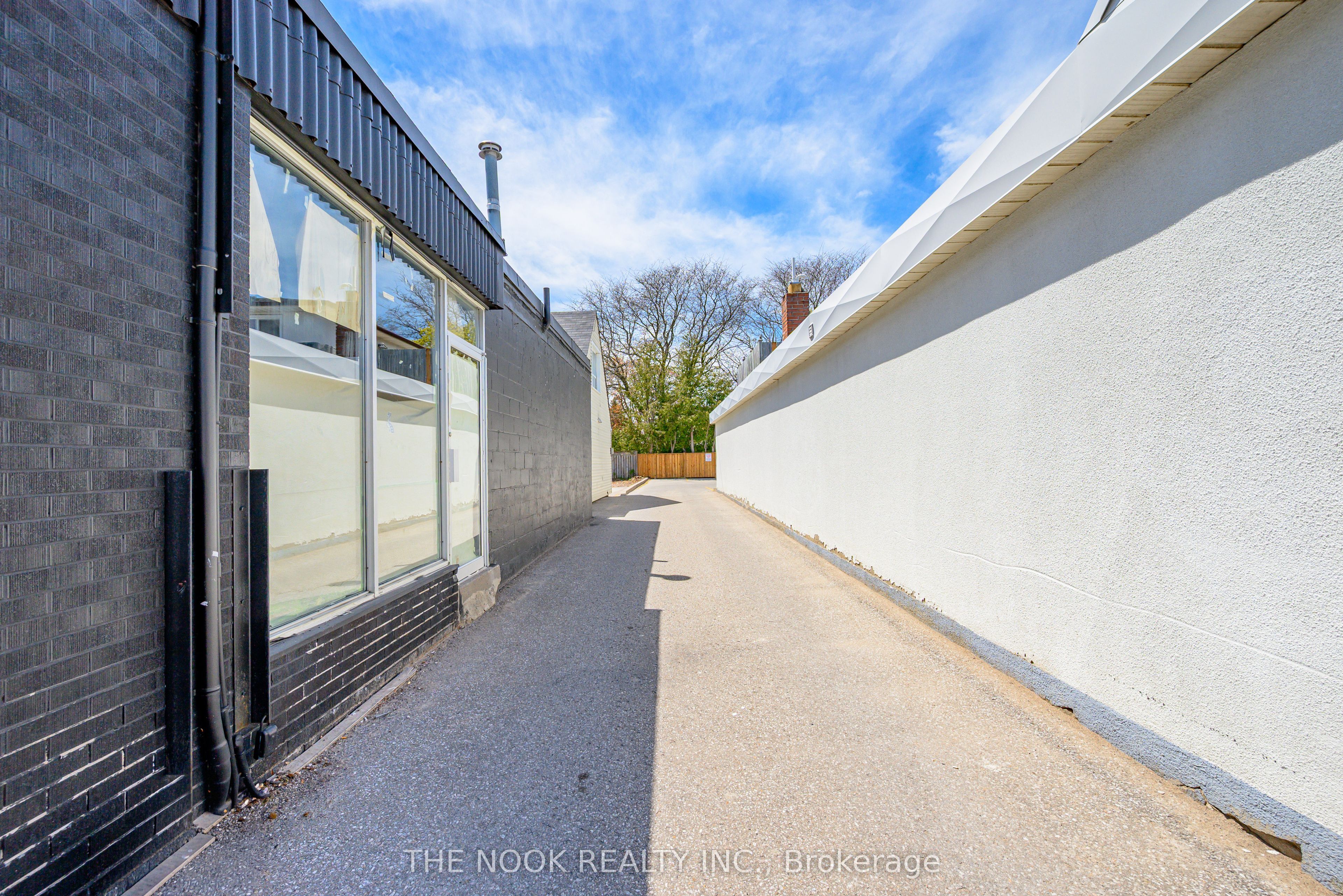 A-948 Simcoe Street N, Oshawa, ON, L1G 4W2 photo 2
