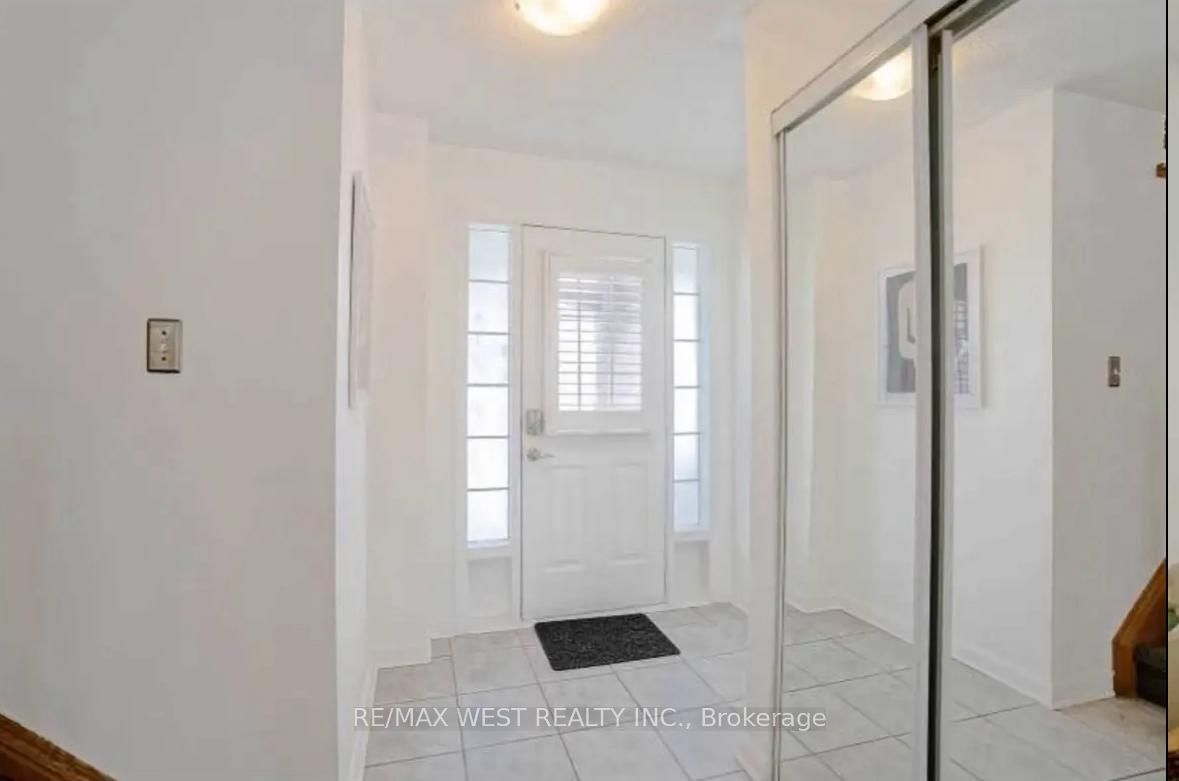 Additional image 3 of Main-6892 Old Creditview Road, Mississauga, ON, L5N 8K5