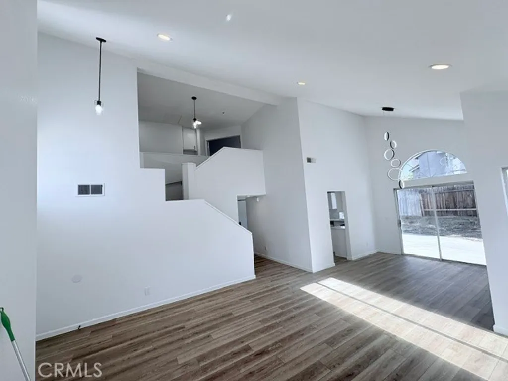1840 E Newgrove St, Lancaster, CA 93535 photo 2