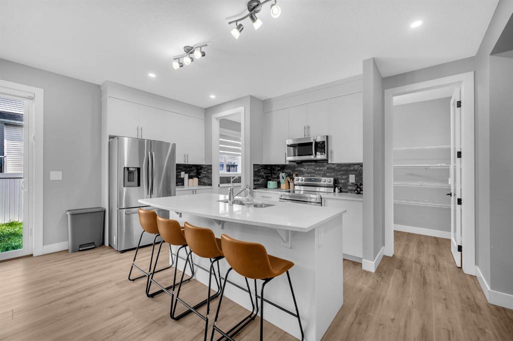Additional image 6 of 155 Carringham Way NW, Calgary, AB, T4B 3P5