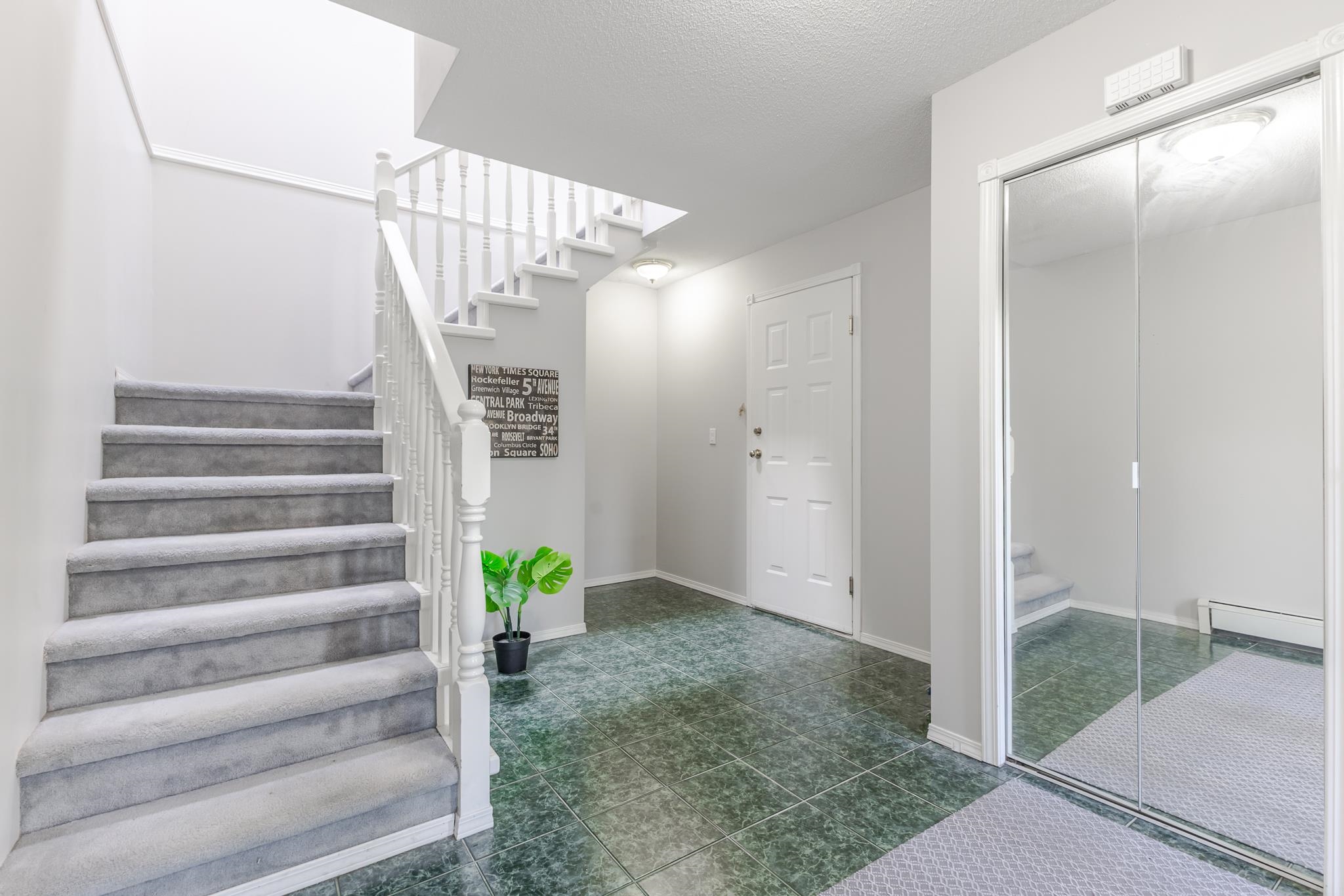 Additional image 3 of 620 Thirteenth Street, New Westminster, BC, V3M 4M4