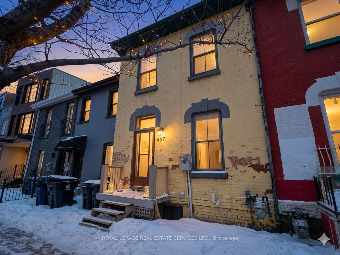 Main-457 Queen Street E, Toronto, ON, M5A 1T6