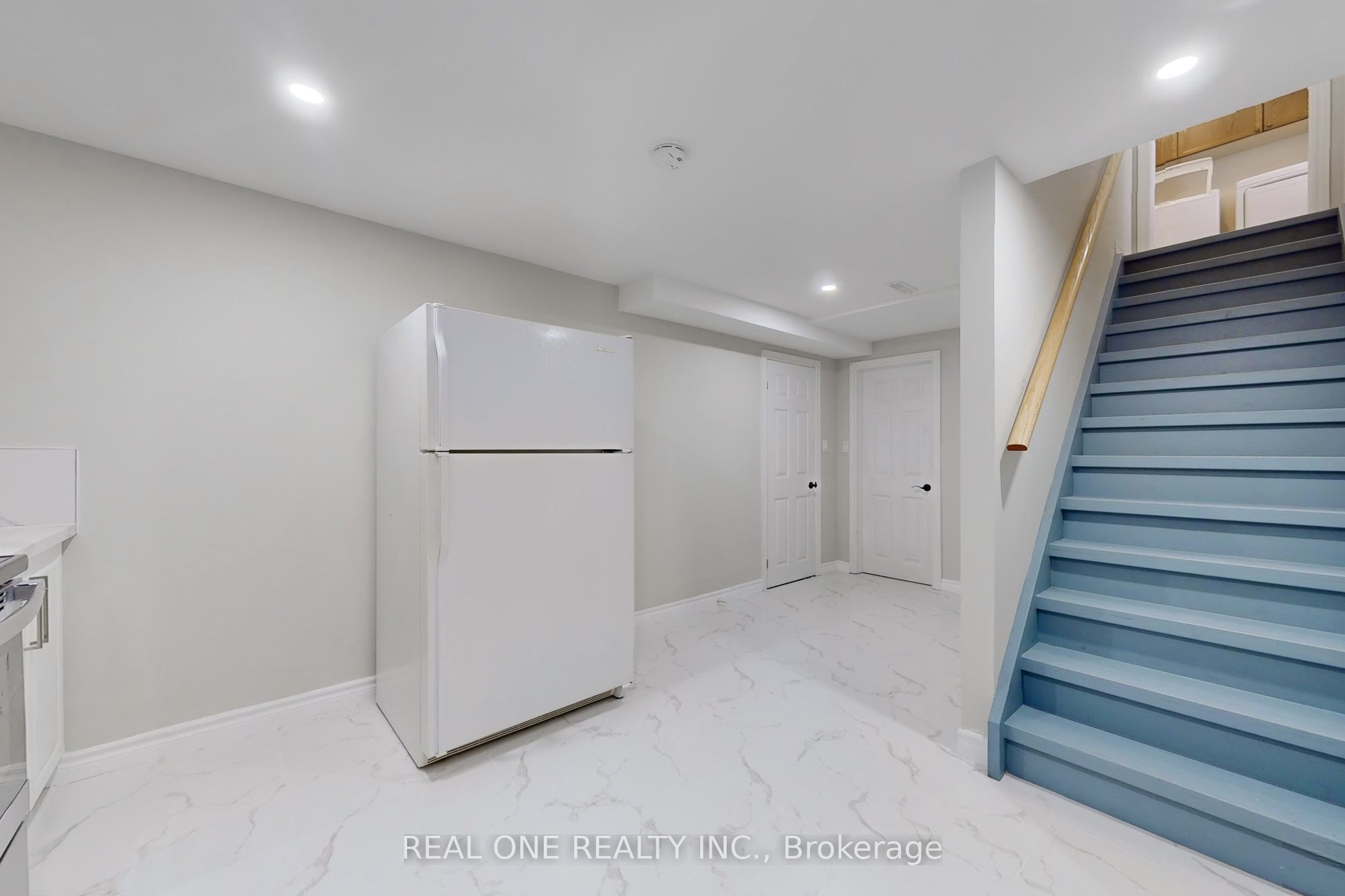 Additional image 5 of 27 Gladiola Court E, Whitby, ON, L1R 1N8