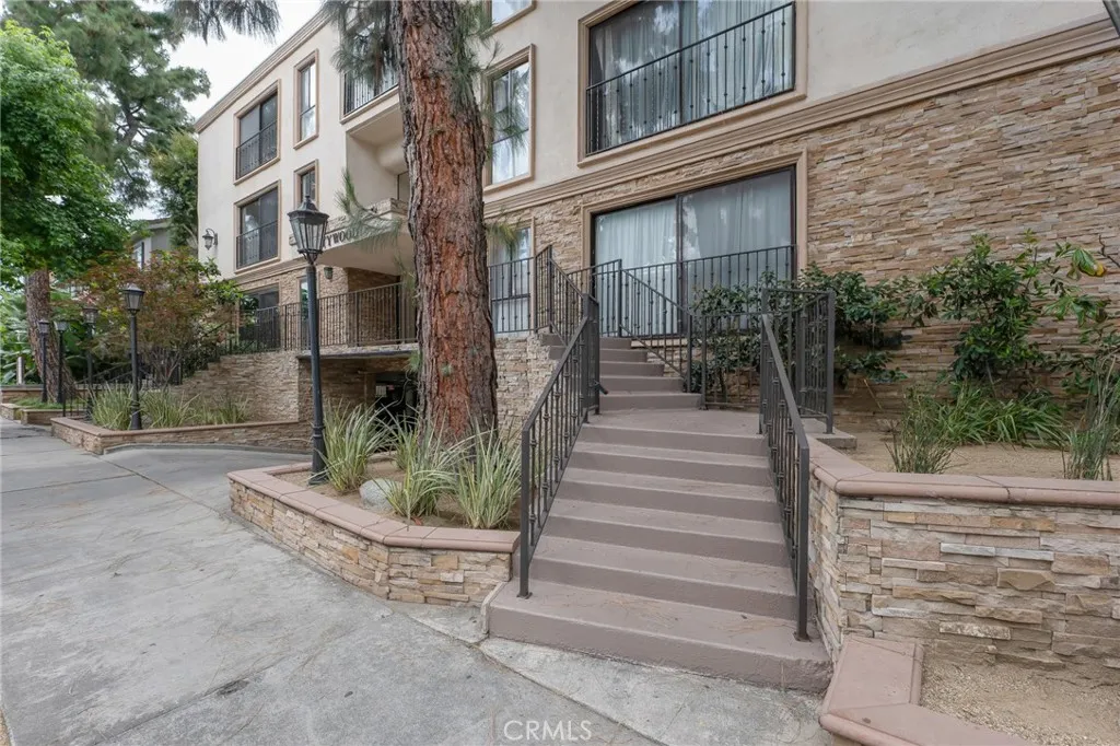 15344 Weddington Street Unit 102, Sherman Oaks, CA 91411 photo 3